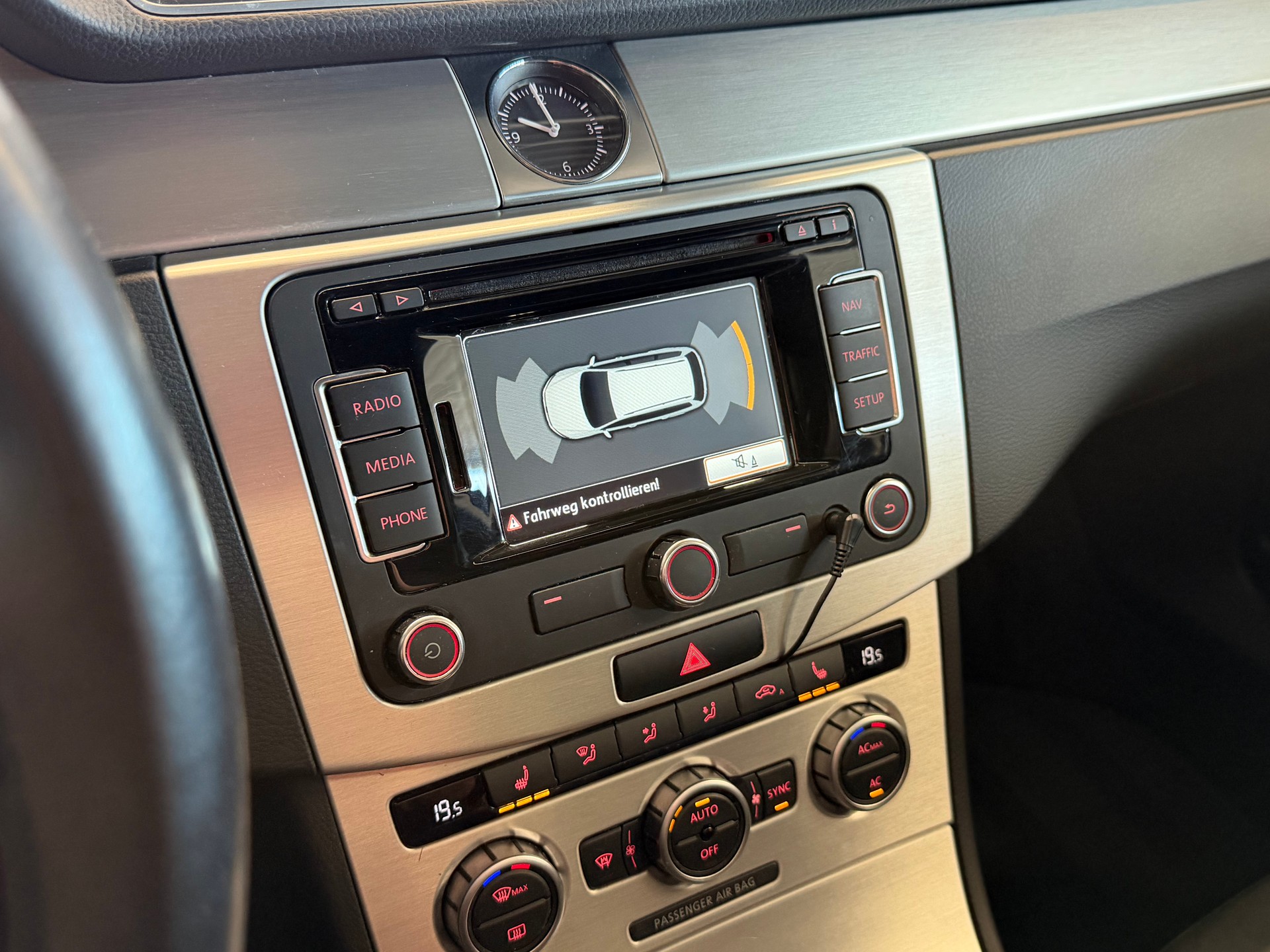 VW Passat Variant 2.0 TDI BMT Highline 4M-image-15
