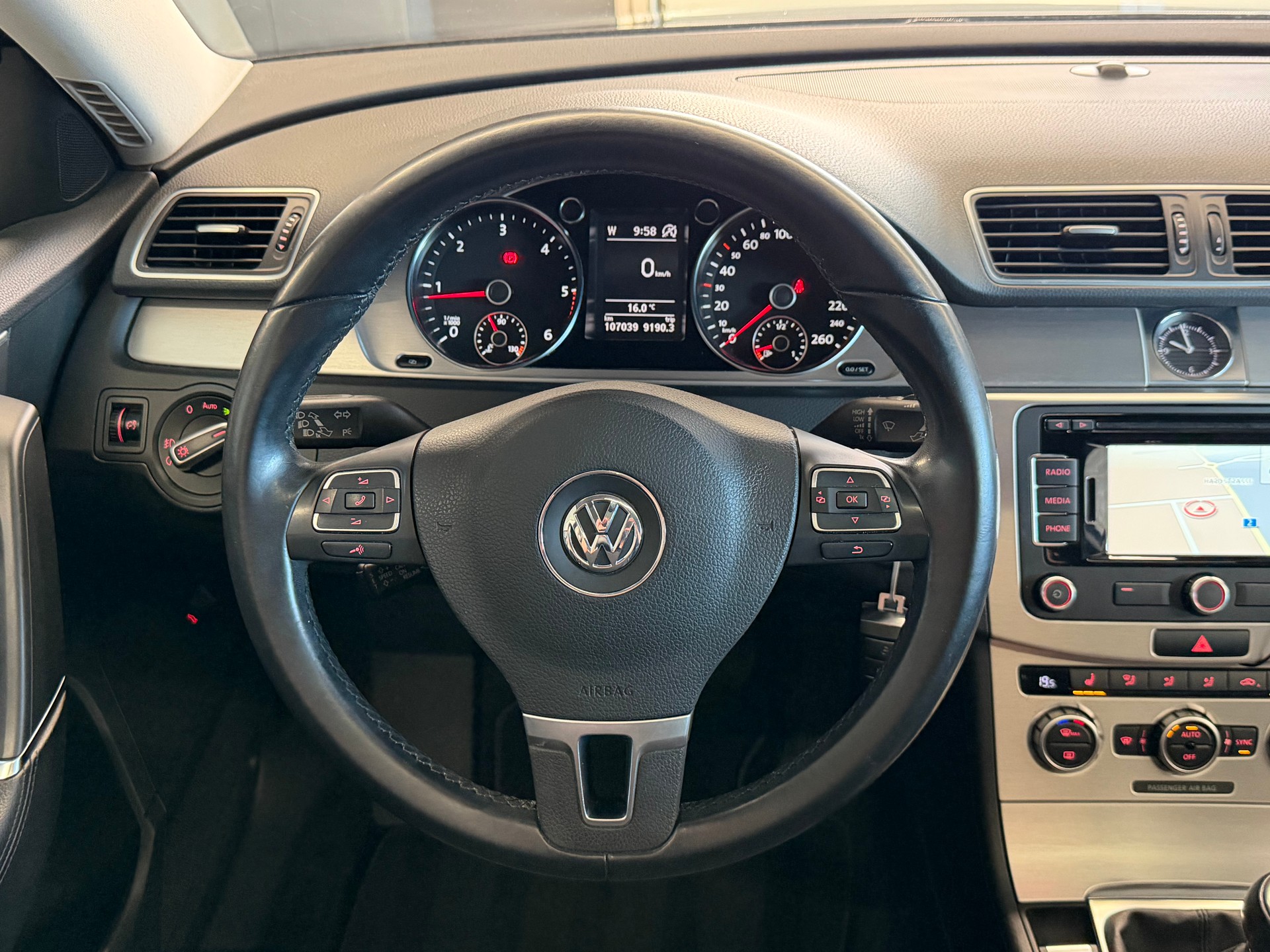 VW Passat Variant 2.0 TDI BMT Highline 4M-image-17