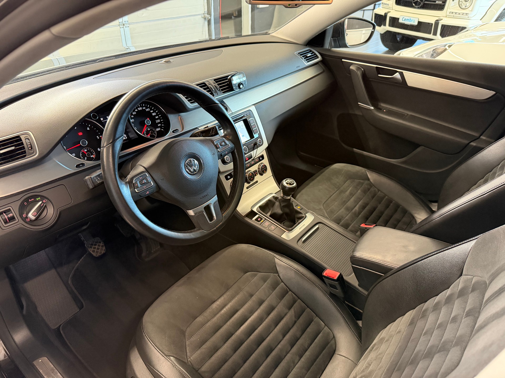 VW Passat Variant 2.0 TDI BMT Highline 4M-image-9