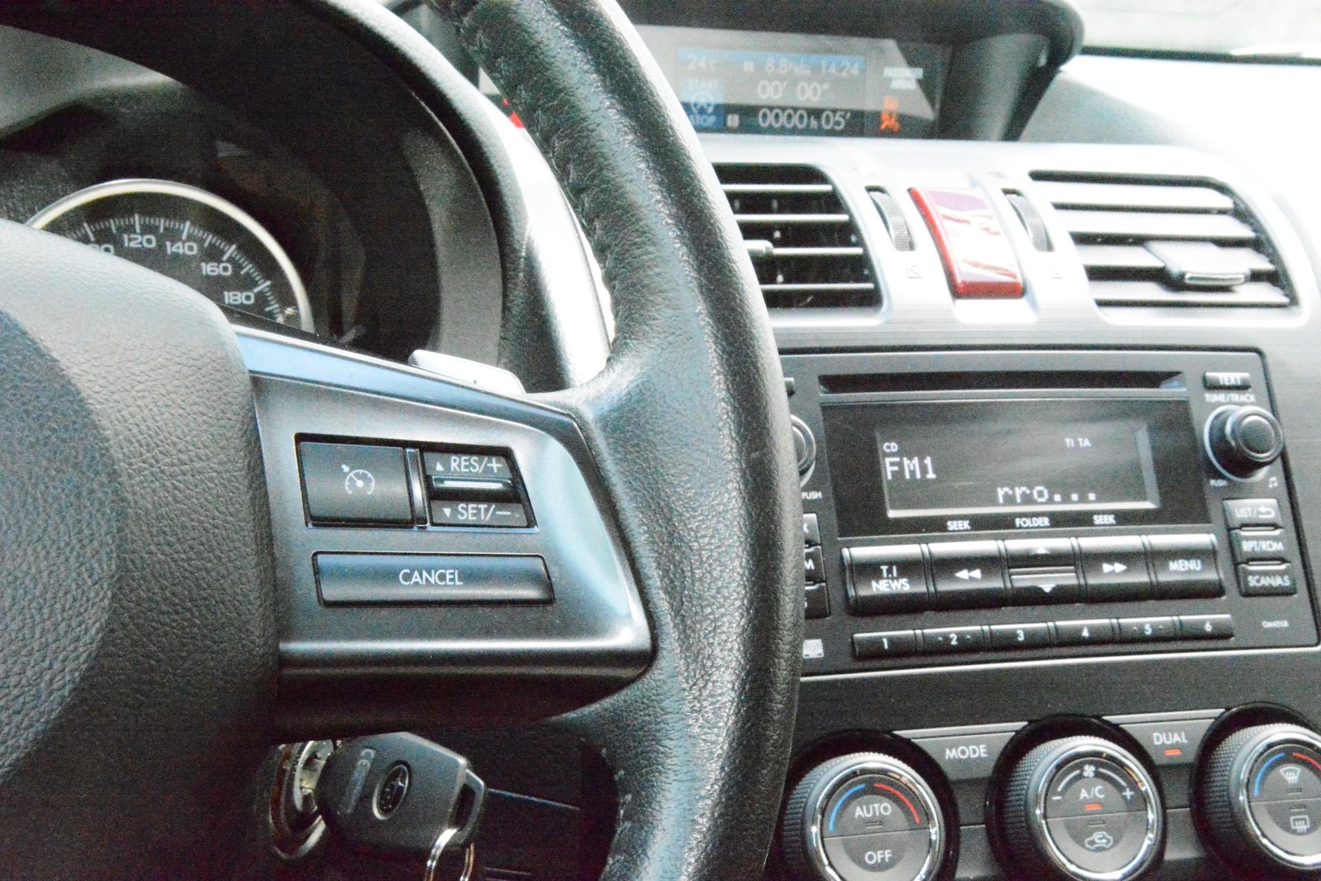 SUBARU XV 2.0 Swiss Two AWD CVT-image-13
