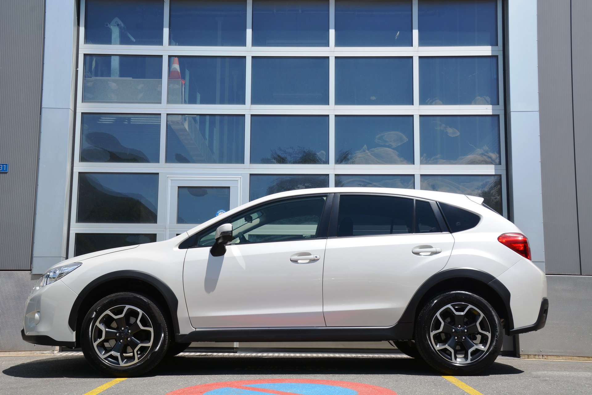 SUBARU XV 2.0 Swiss Two AWD CVT-image-3