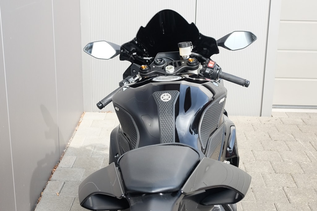 YAMAHA YZF-R1 ABS-showroom-element-3