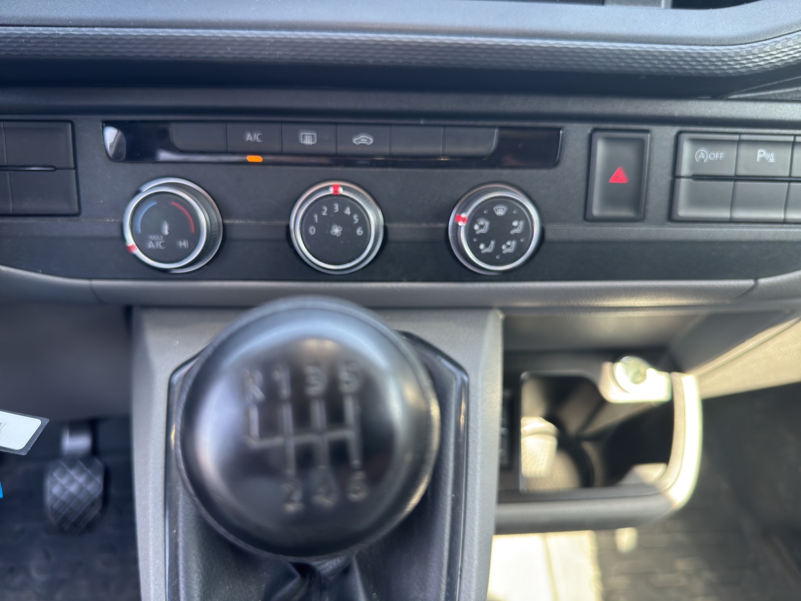 VW T6.1 2.0 TDI-image-8