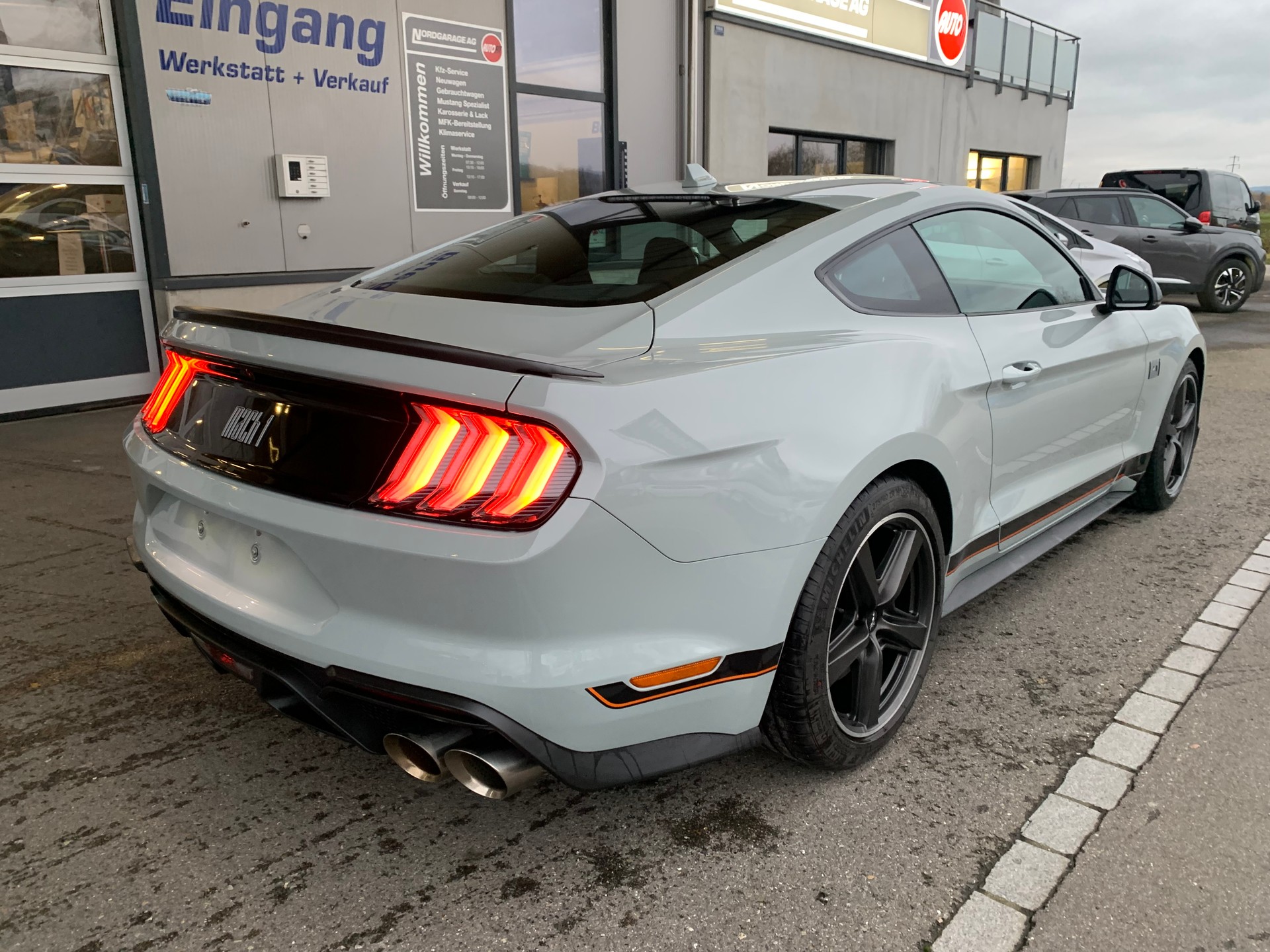 FORD Mustang Coupé 5.0 V8 Mach 1-image-2