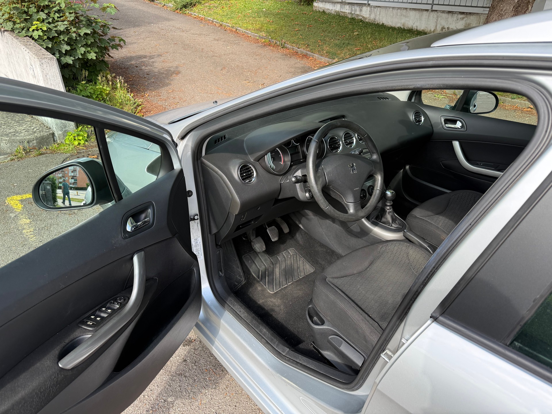 PEUGEOT 308 SW 1.6 HDI Sport-image-5