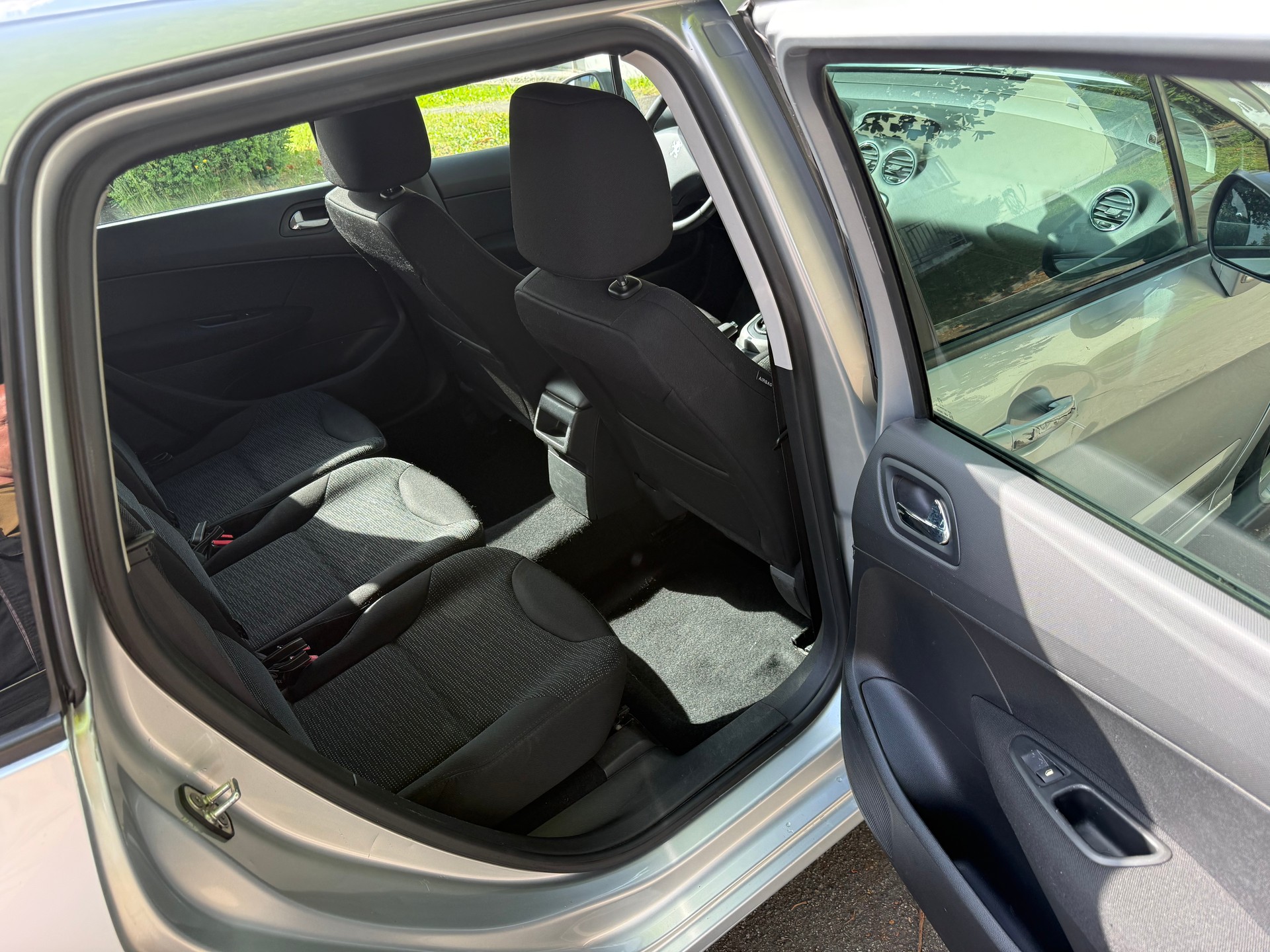 PEUGEOT 308 SW 1.6 HDI Sport-image-8