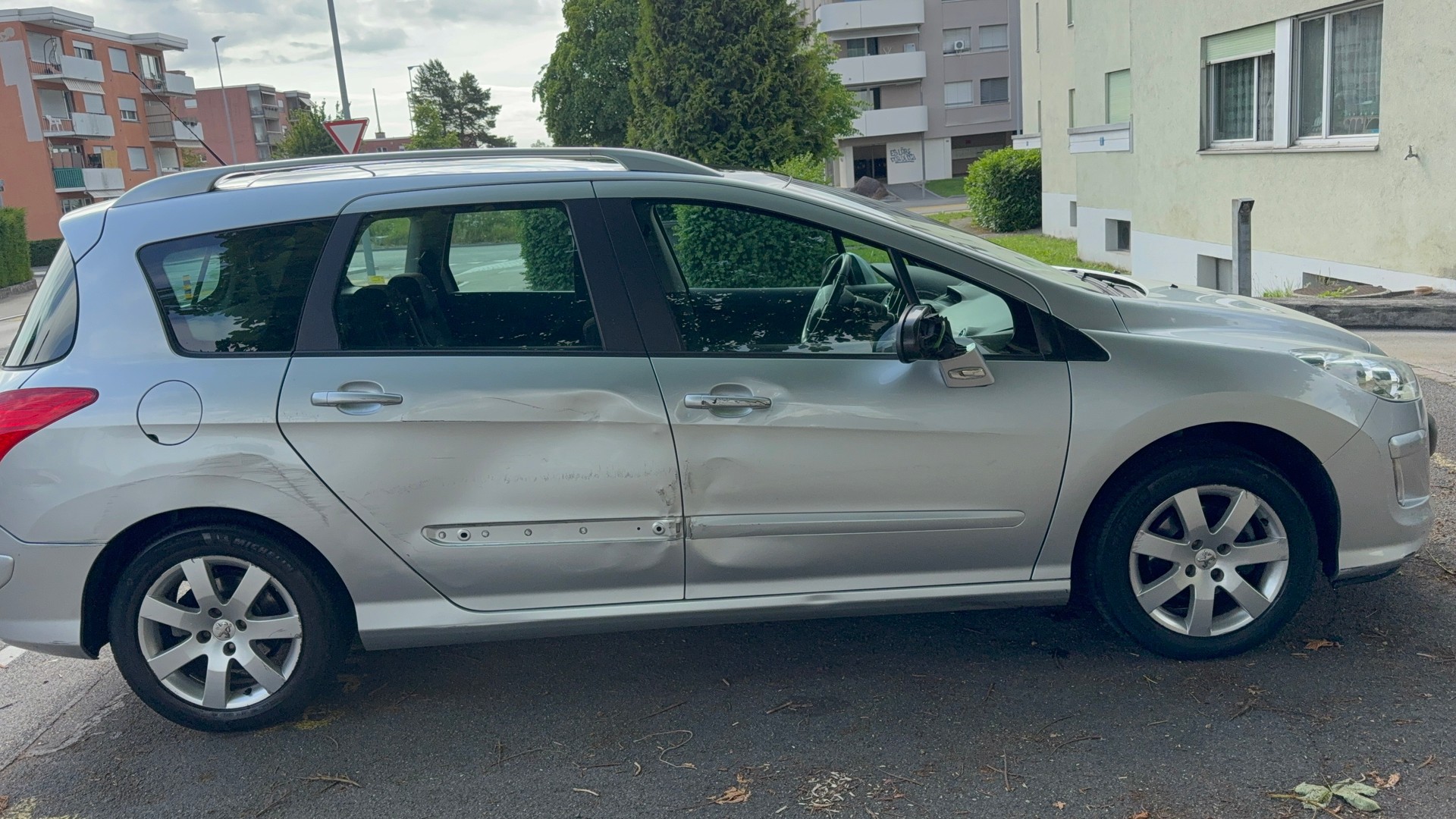 PEUGEOT 308 SW 1.6 HDI Sport-image-4