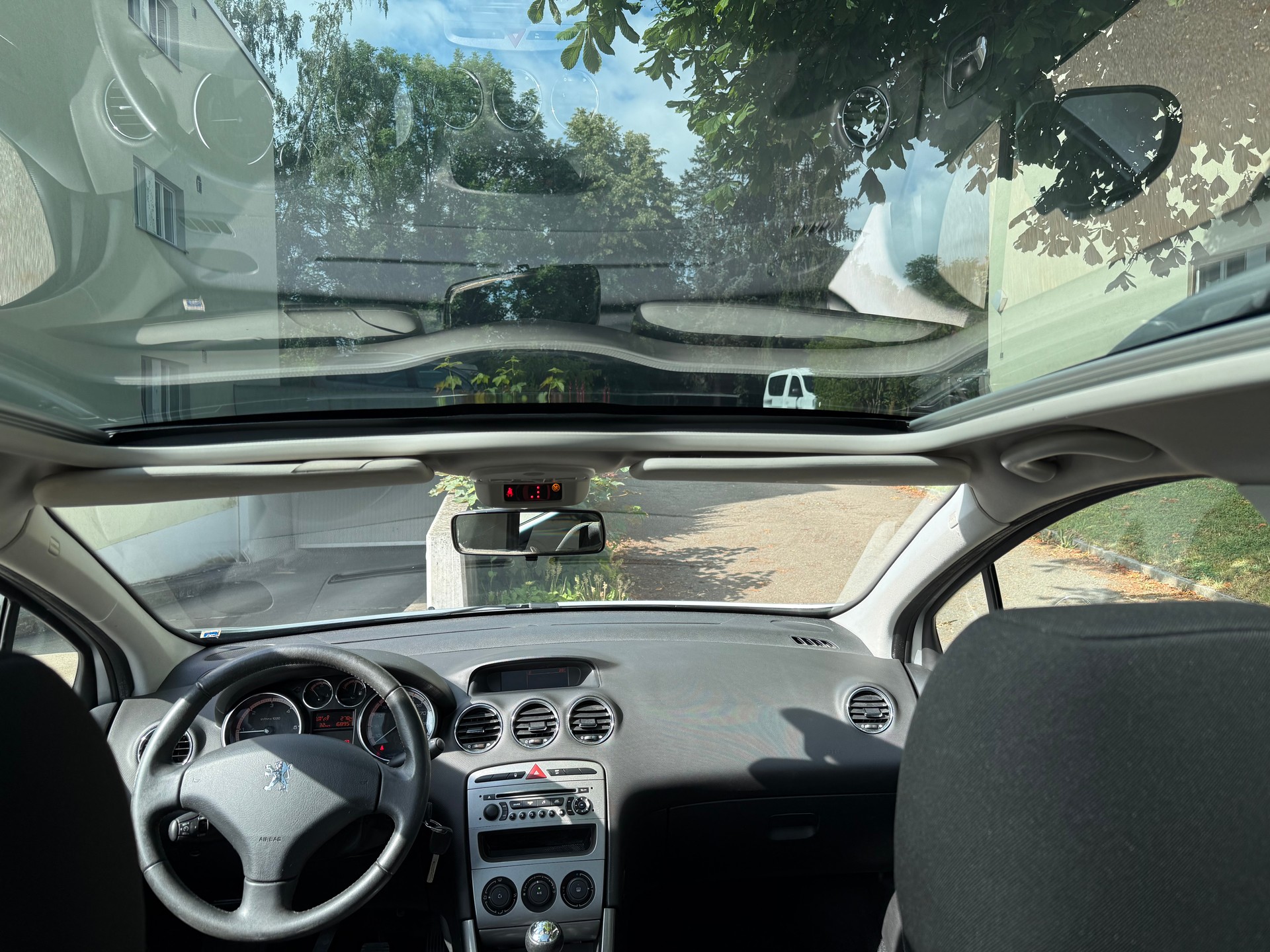 PEUGEOT 308 SW 1.6 HDI Sport-image-7