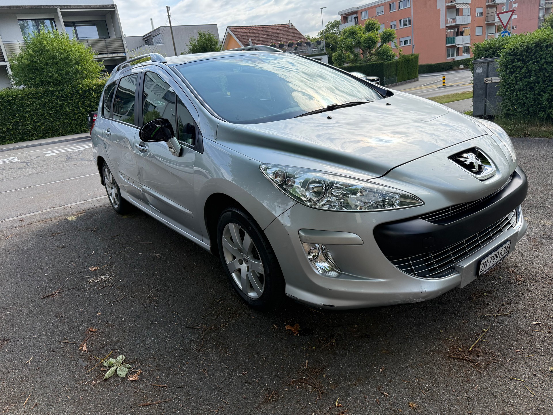 PEUGEOT 308 SW 1.6 HDI Sport-image-1