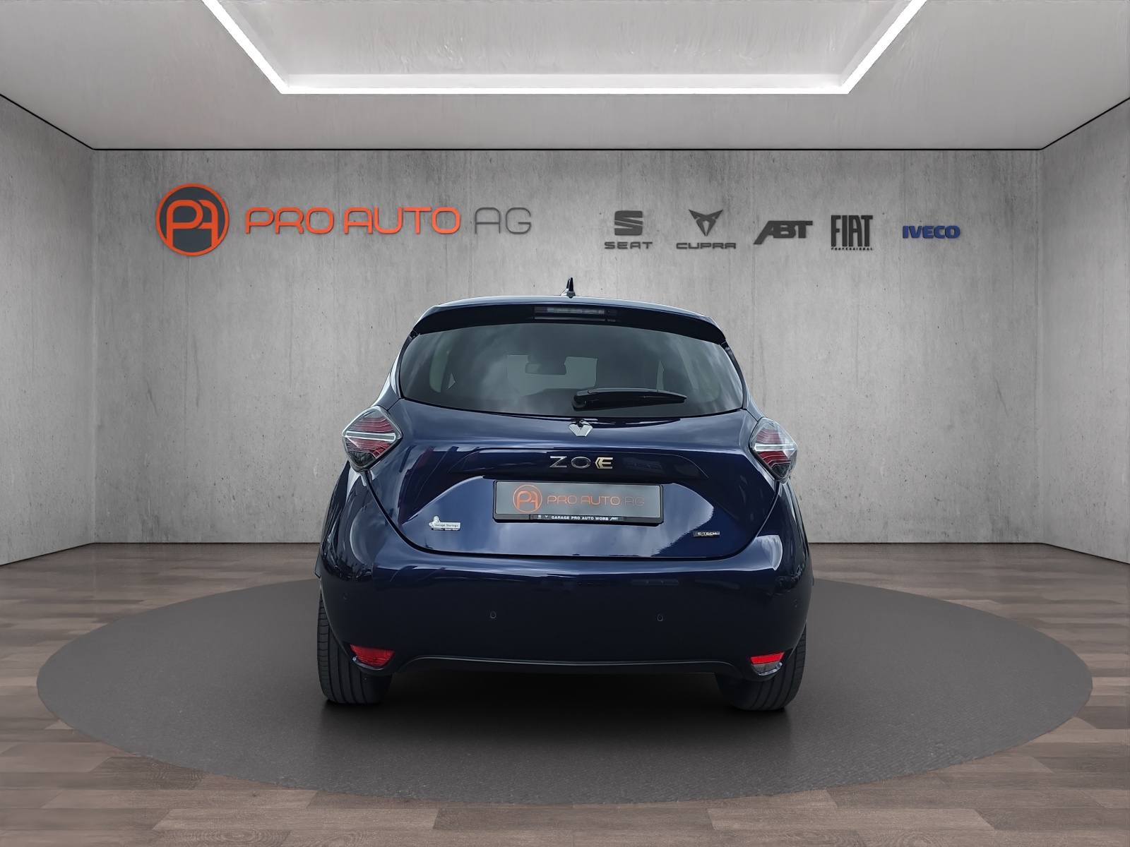 RENAULT Zoe R135 (incl. Batterie) Iconic-showroom-element-3