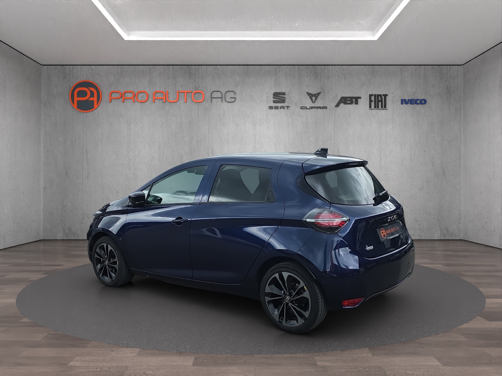 RENAULT Zoe R135 (incl. Batterie) Iconic-showroom-element-2