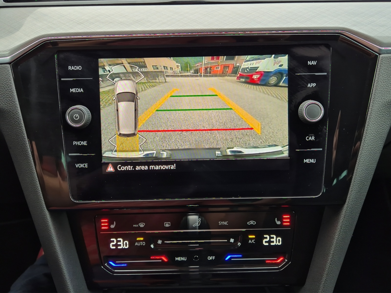 VW Passat 2.0 TDI BMT Elegance 4Motion DSG-image-11
