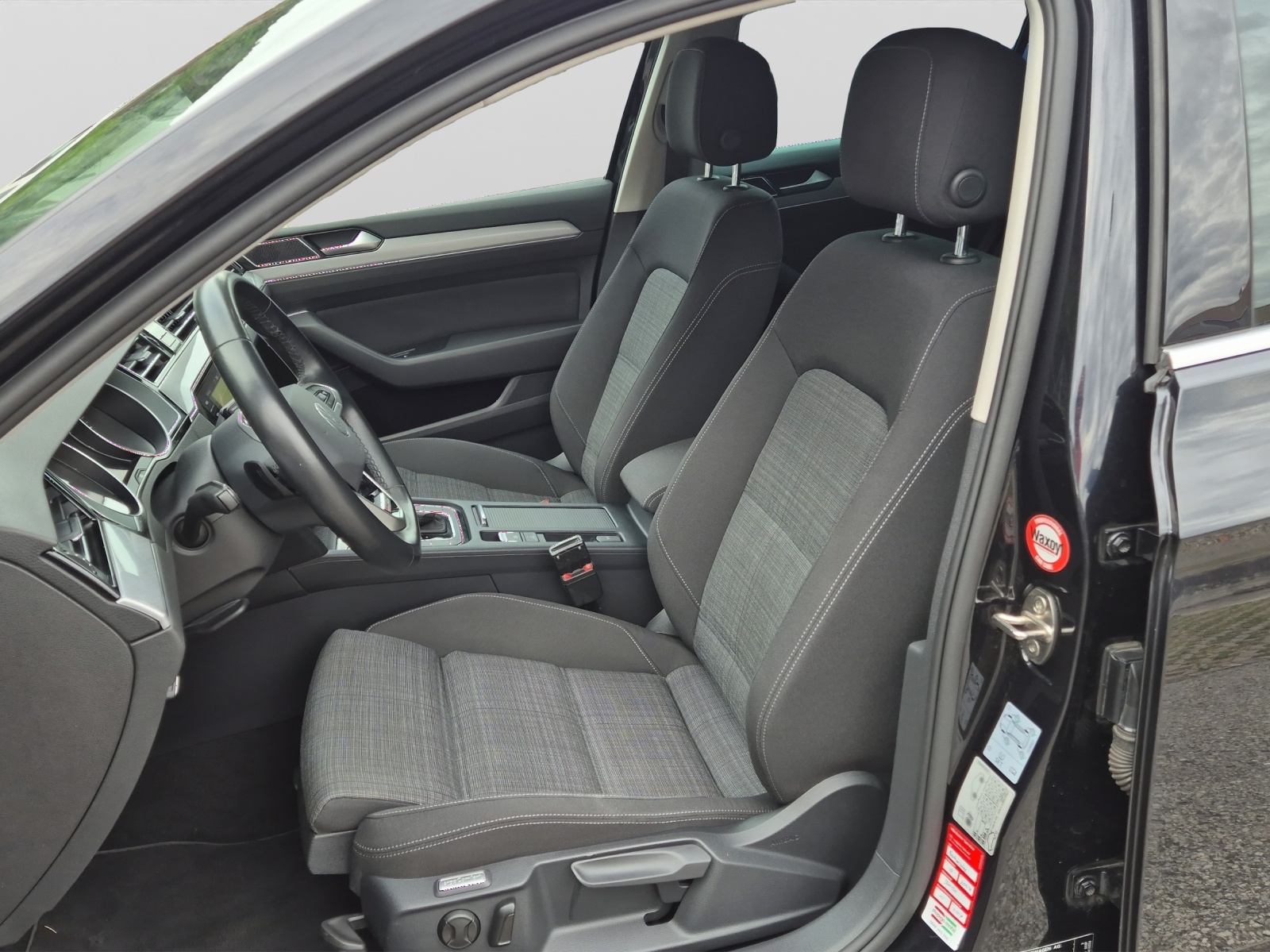 VW Passat 2.0 TDI BMT Elegance 4Motion DSG-image-12