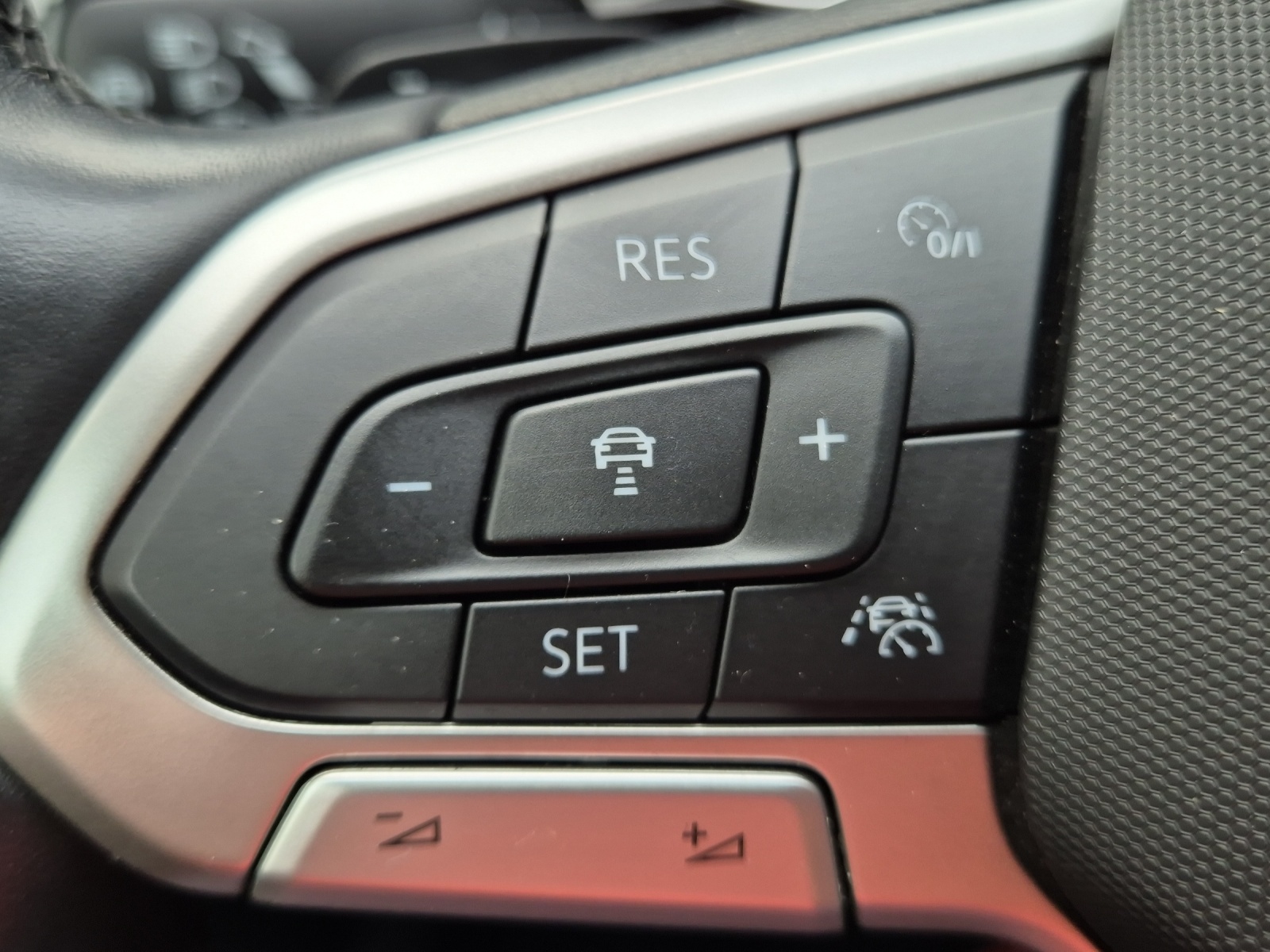 VW Passat 2.0 TDI BMT Elegance 4Motion DSG-image-15