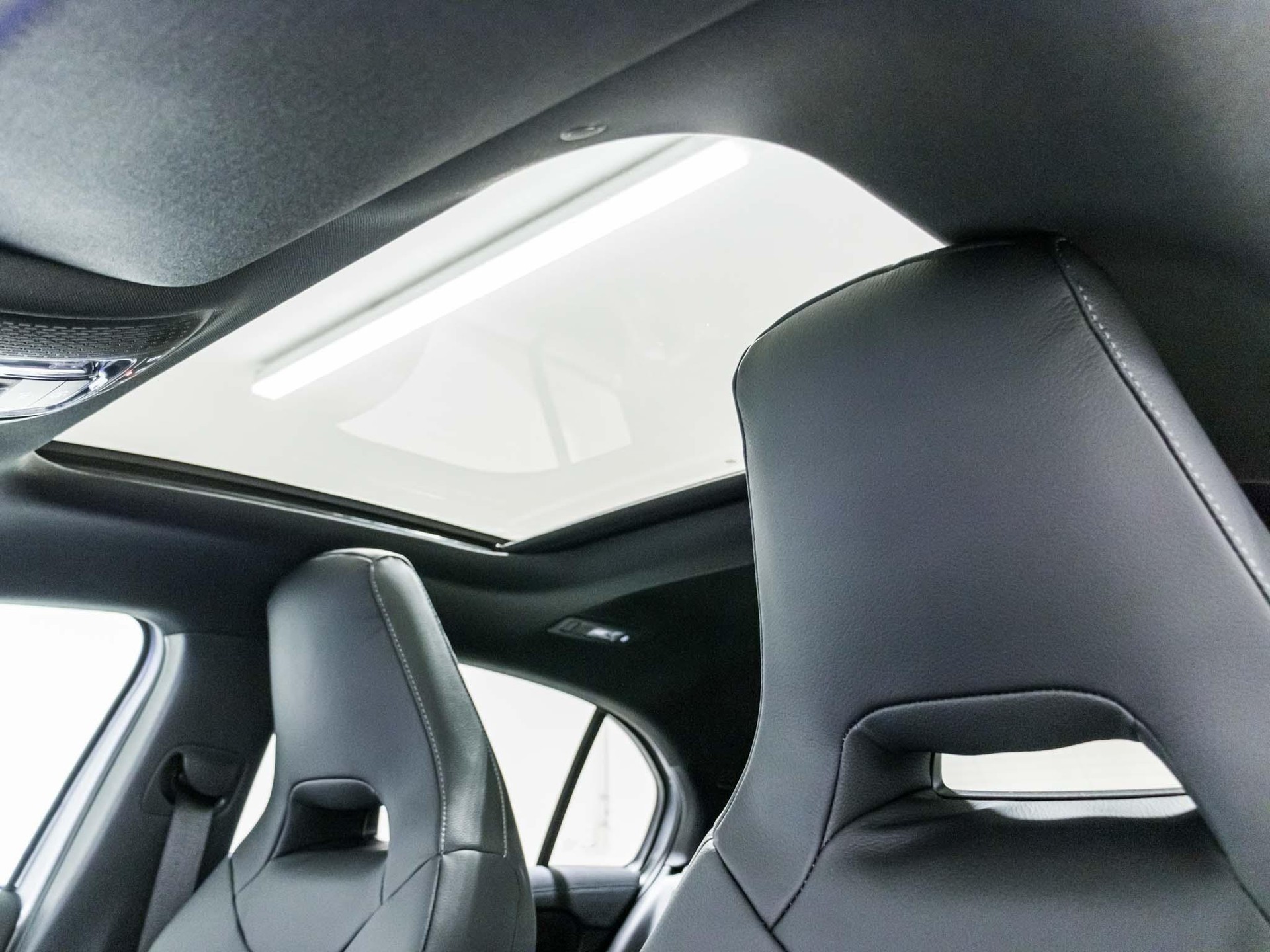 MERCEDES-BENZ A 45 S AMG 4MATIC+-image-8