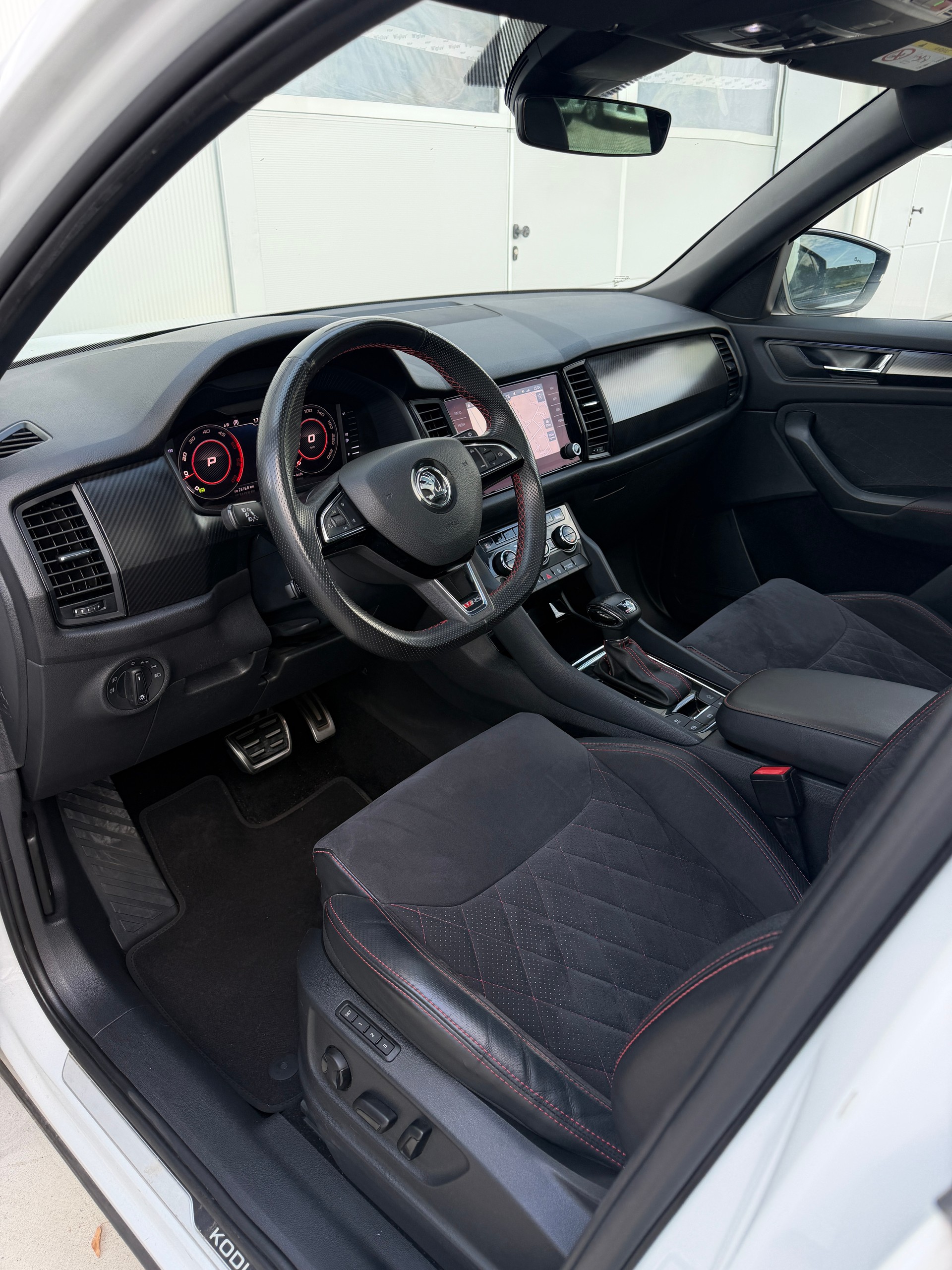 SKODA Kodiaq 2.0 Bi-TDI SCR RS 4x4 DSG - 7 Plätzer-image-9