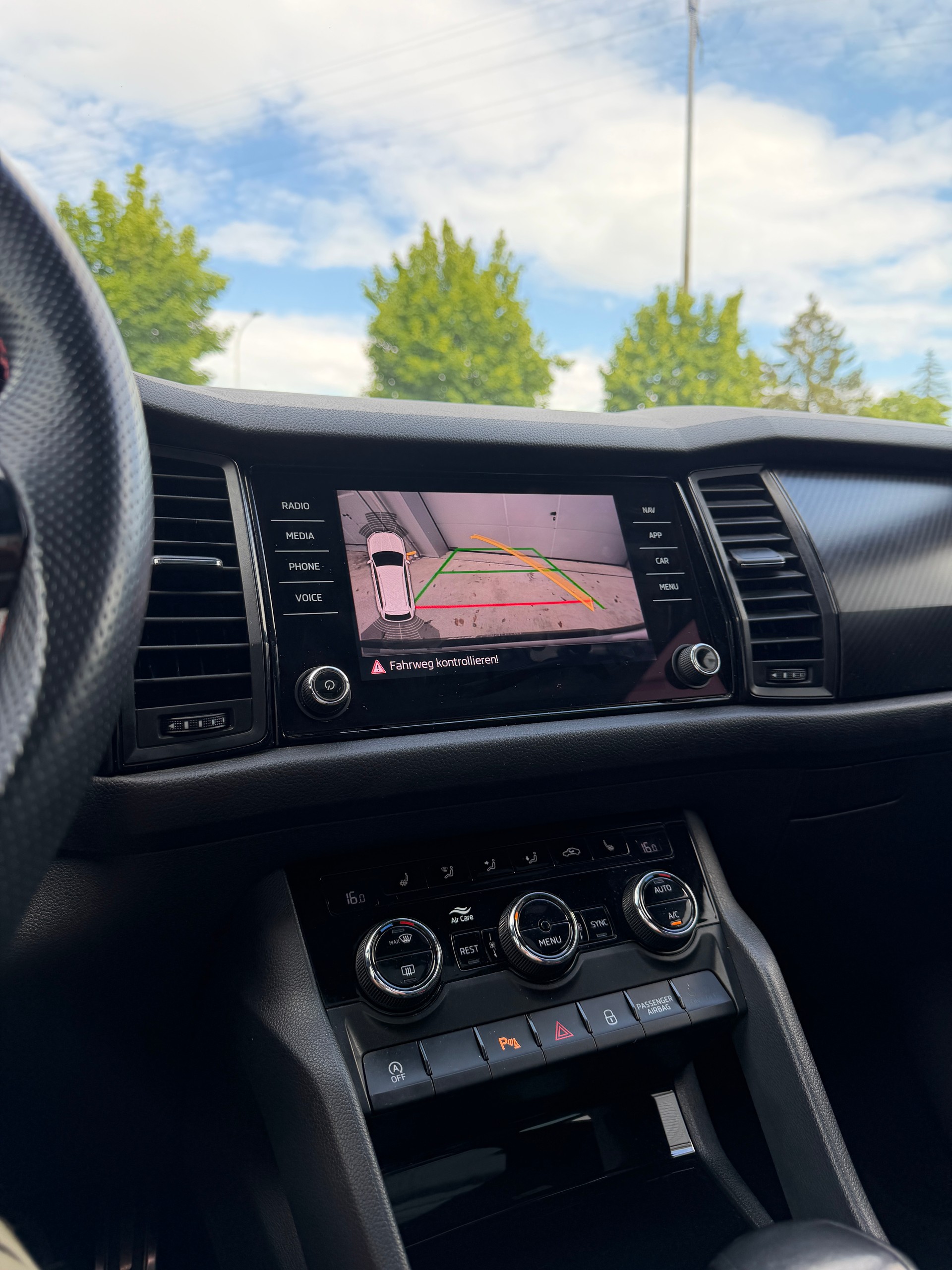 SKODA Kodiaq 2.0 Bi-TDI SCR RS 4x4 DSG - 7 Plätzer-image-11