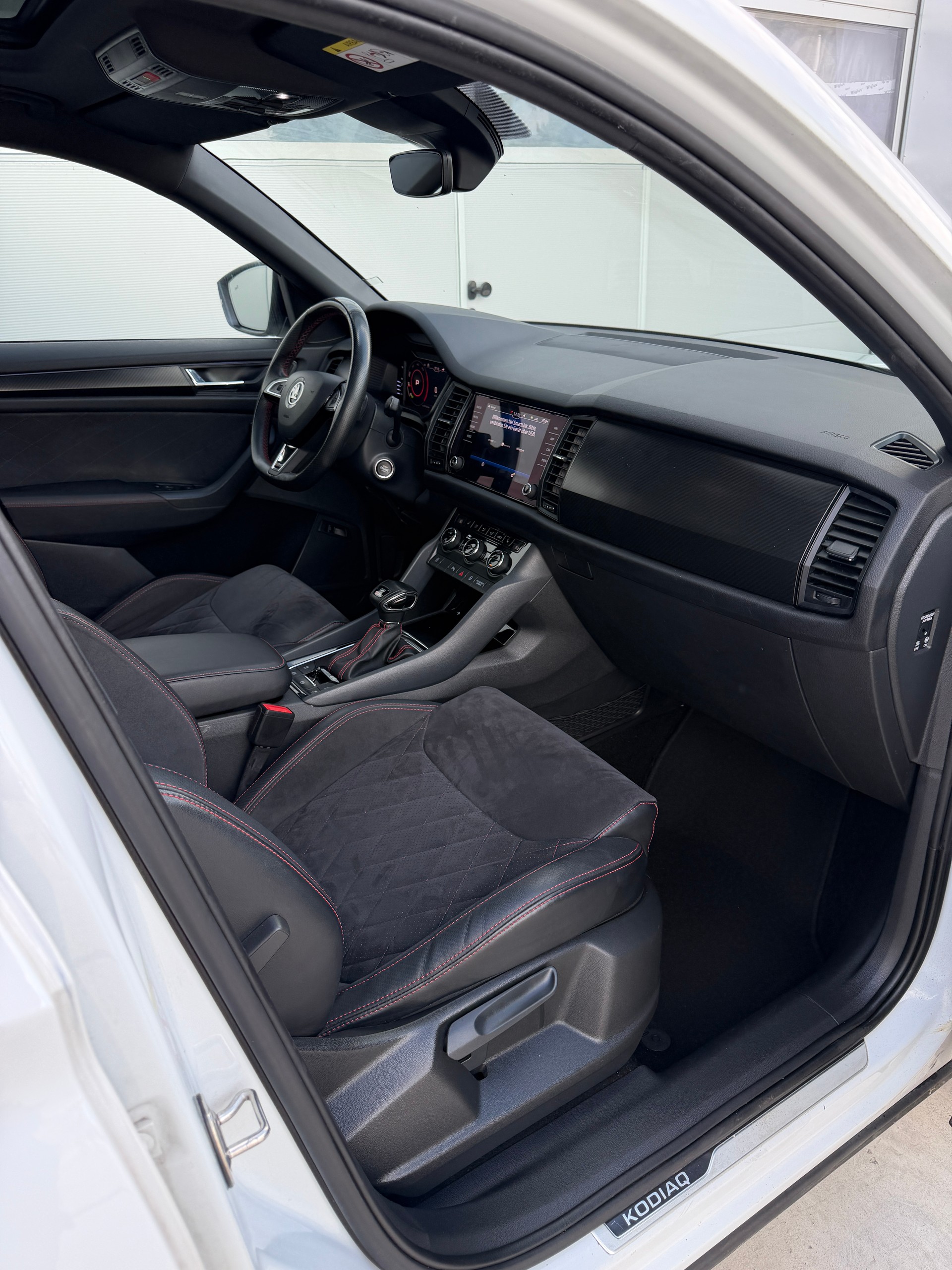 SKODA Kodiaq 2.0 Bi-TDI SCR RS 4x4 DSG - 7 Plätzer-image-10