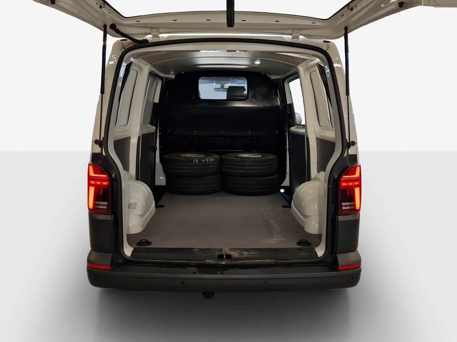 VW T6.1 2.0 TDI DSG-image-12