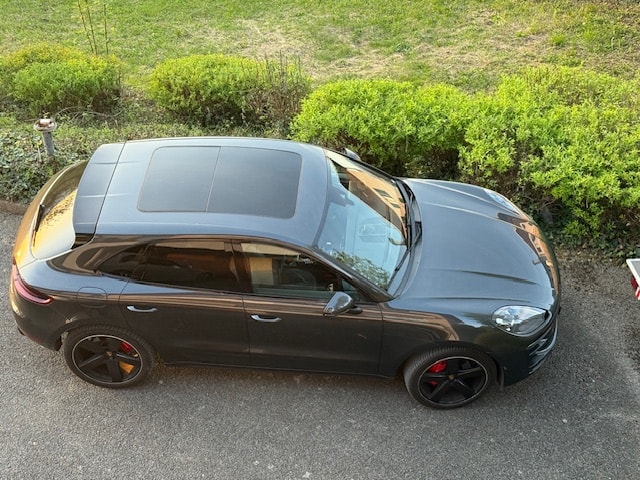 PORSCHE 3.0 V6 GTS-image-1