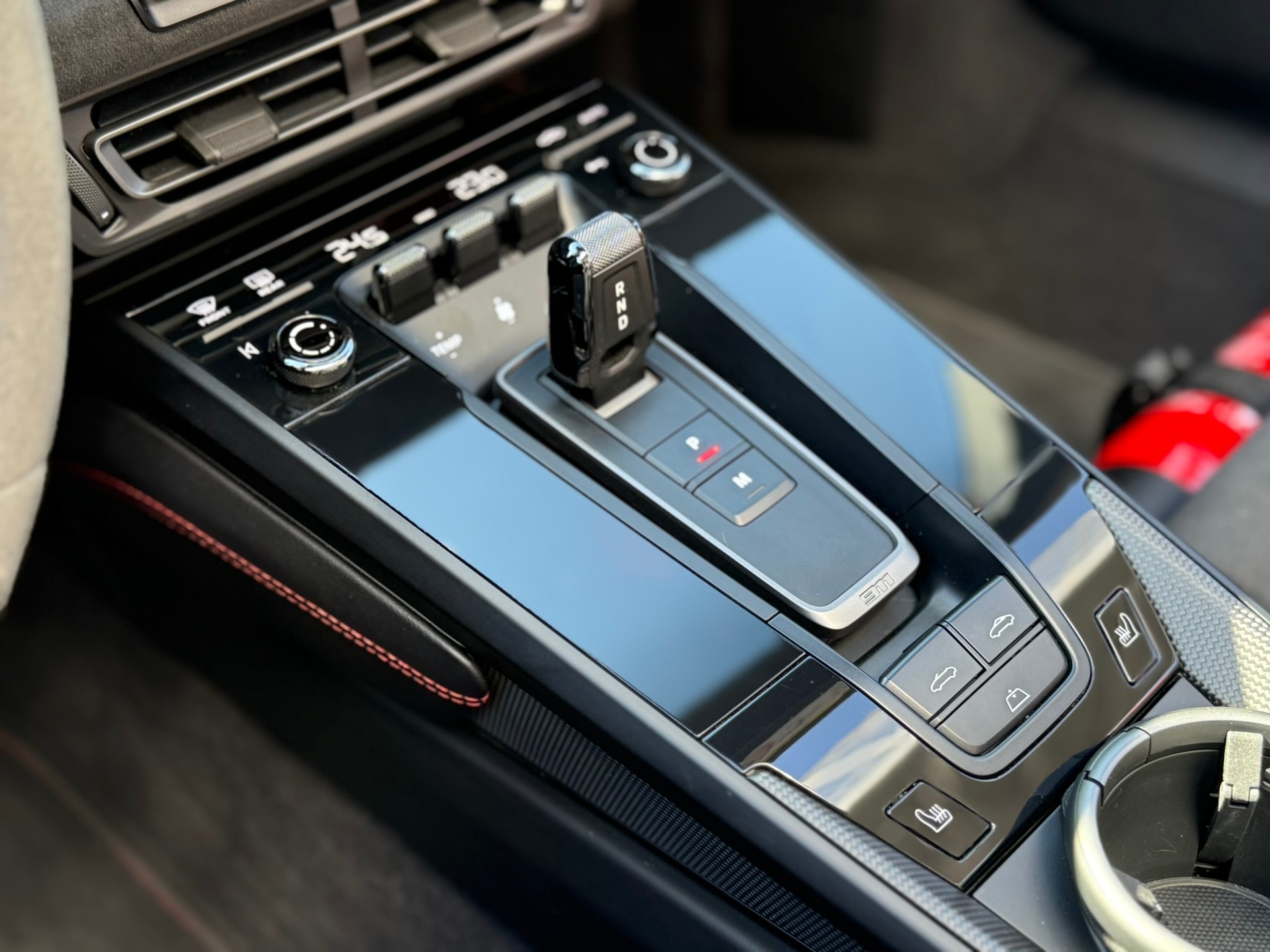 PORSCHE 911 Carrera 4 GTS Cabriolet PDK-image-12