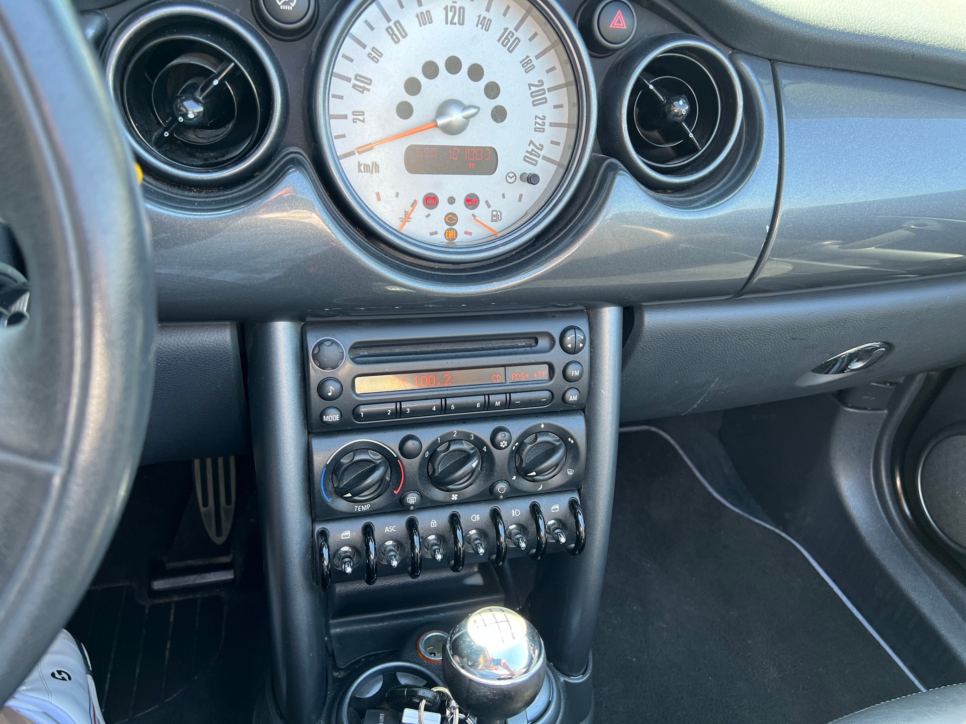 MINI Cooper S Cabriolet-image-9