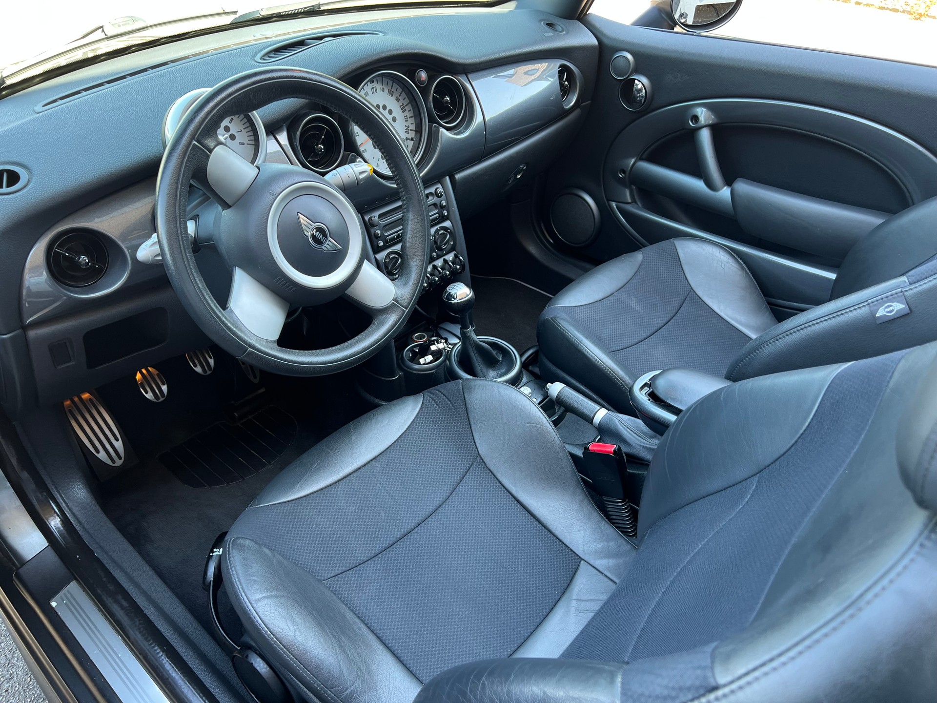 MINI Cooper S Cabriolet-image-5