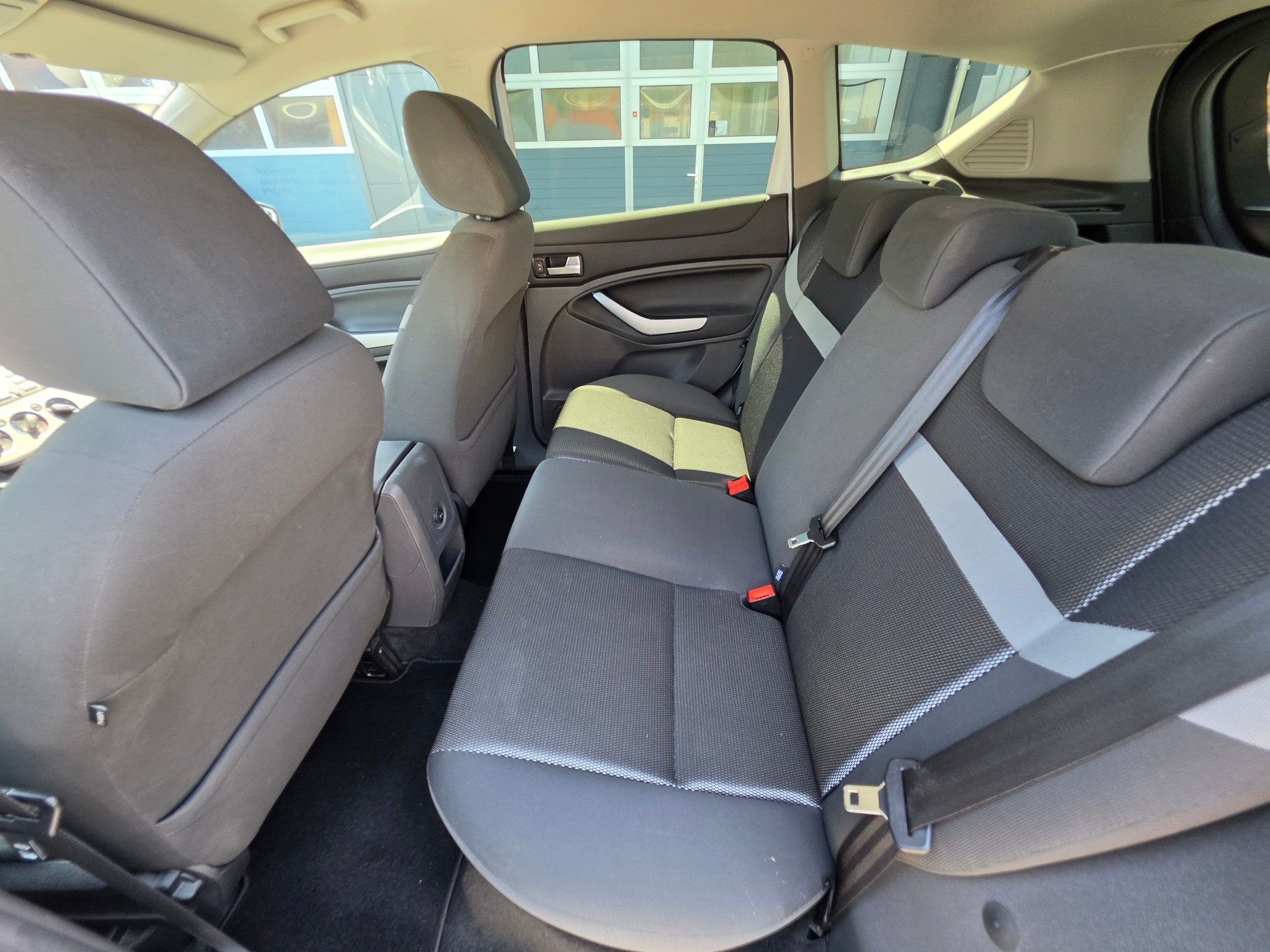 FORD Kuga 2.0 TDCi Individual 4WD-image-7