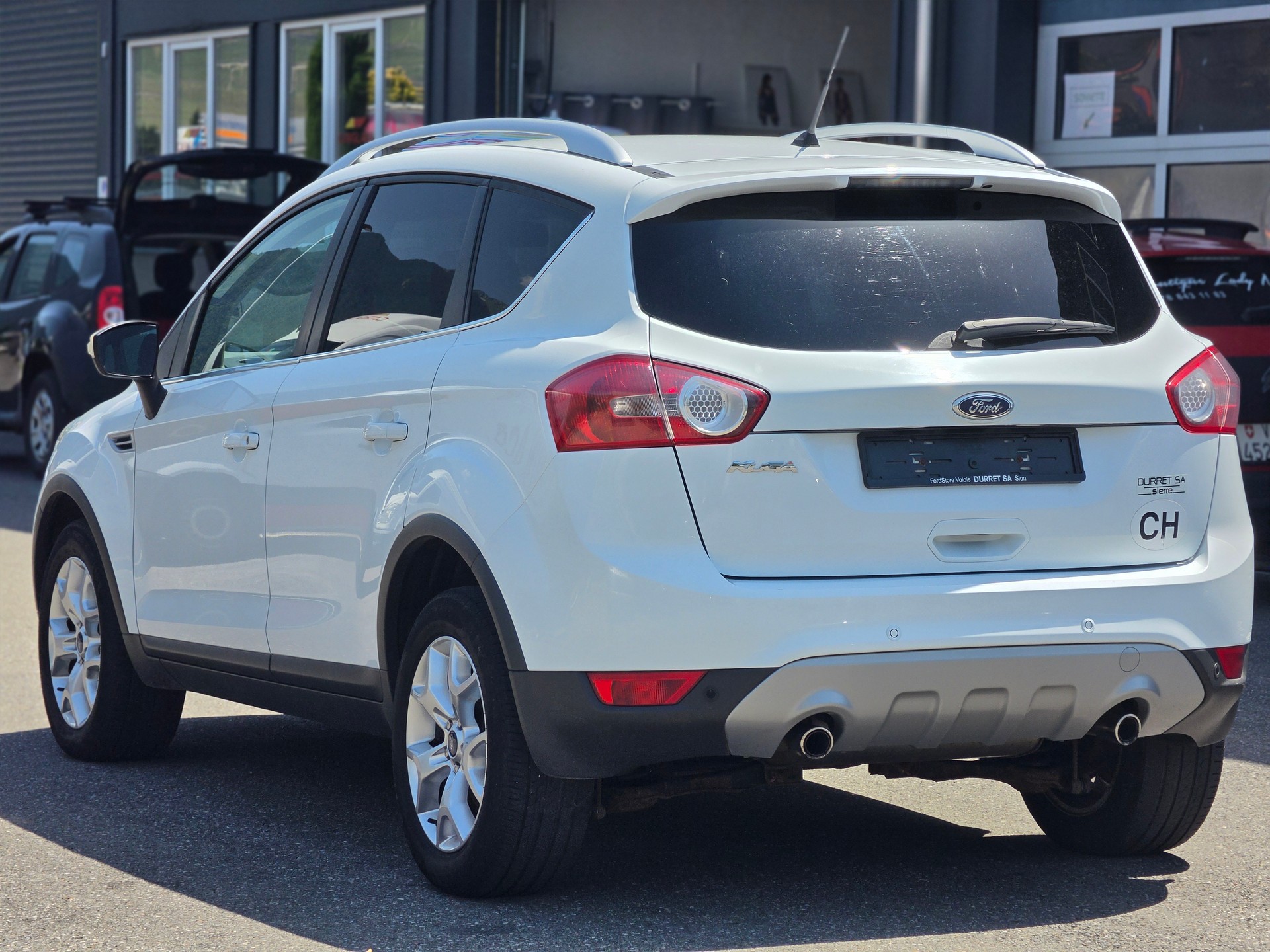 FORD Kuga 2.0 TDCi Individual 4WD-image-4