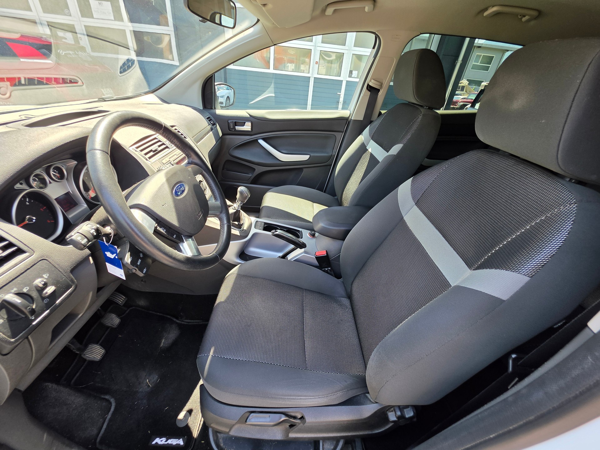 FORD Kuga 2.0 TDCi Individual 4WD-image-8