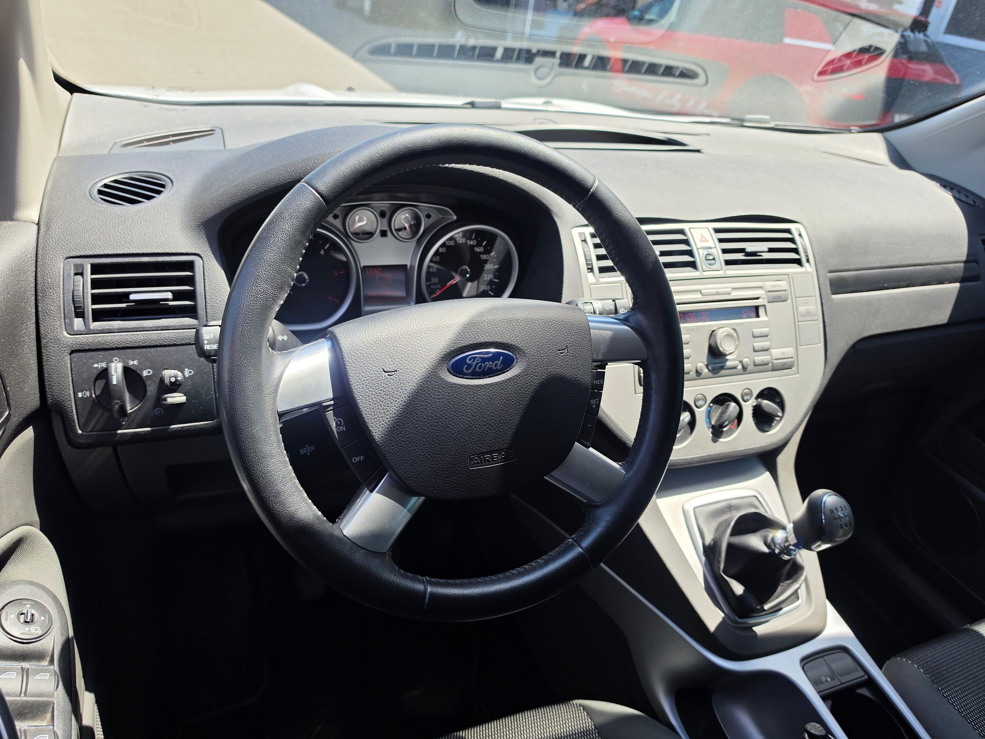 FORD Kuga 2.0 TDCi Individual 4WD-image-9