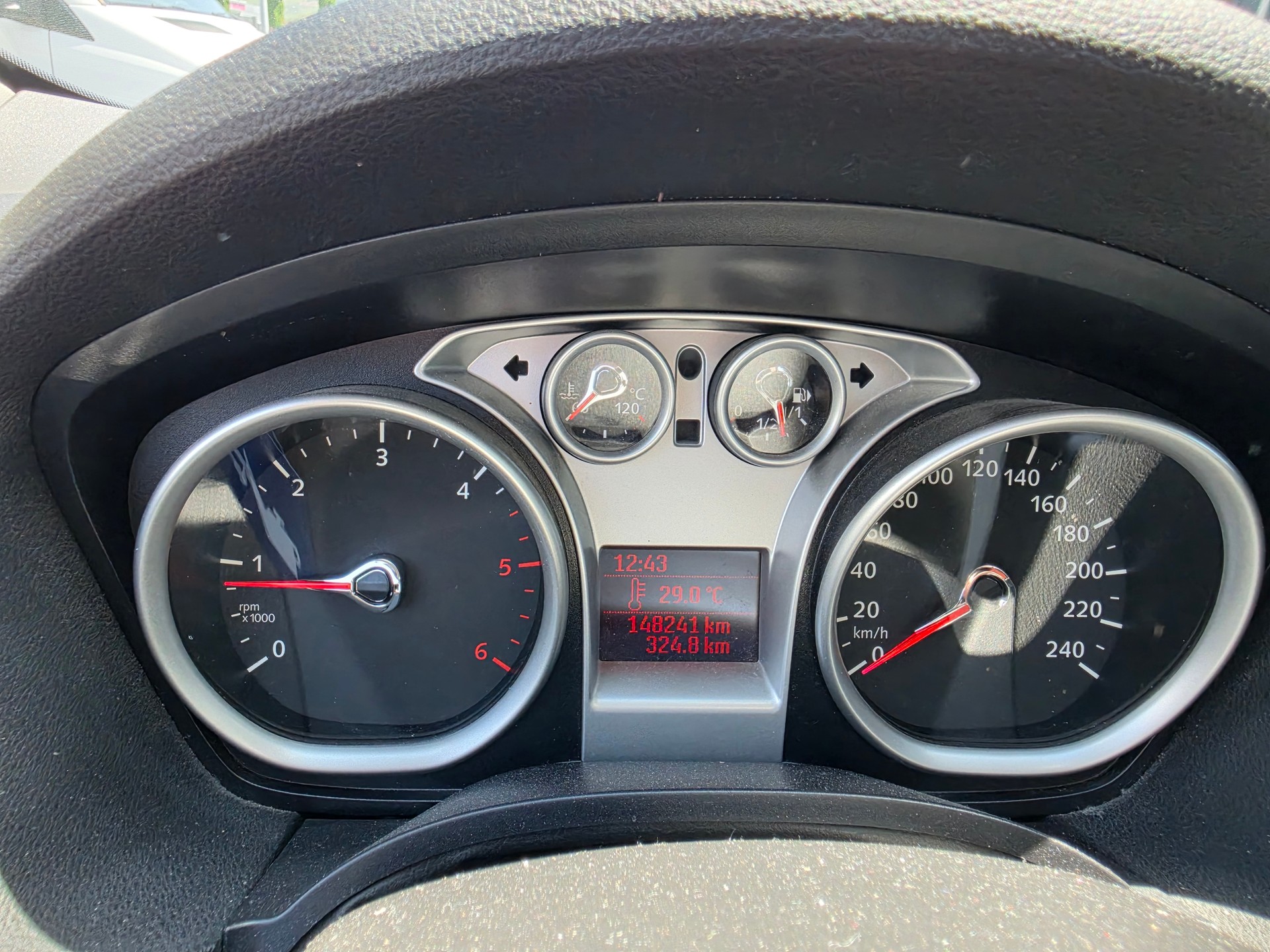 FORD Kuga 2.0 TDCi Individual 4WD-image-10