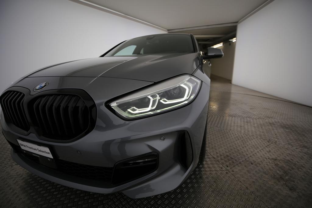 BMW 120i-image-17