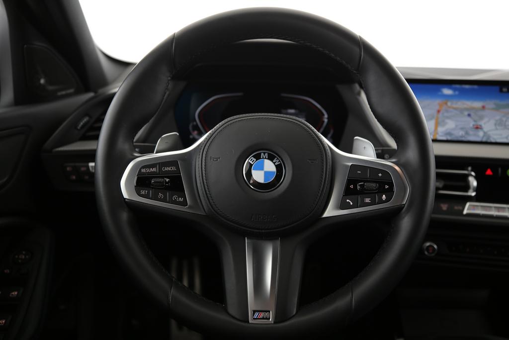 BMW 120i-image-5