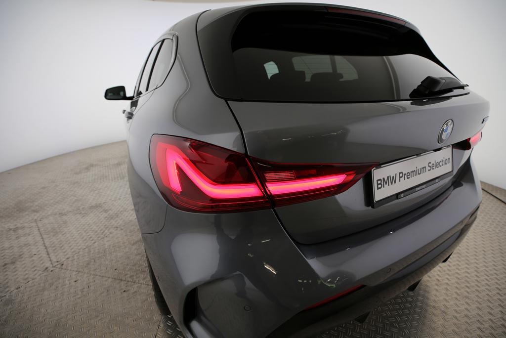 BMW 120i-image-16