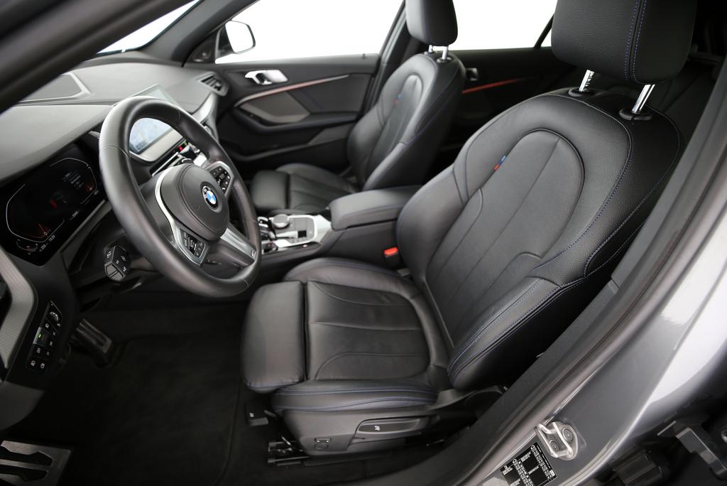 BMW 120i-image-2
