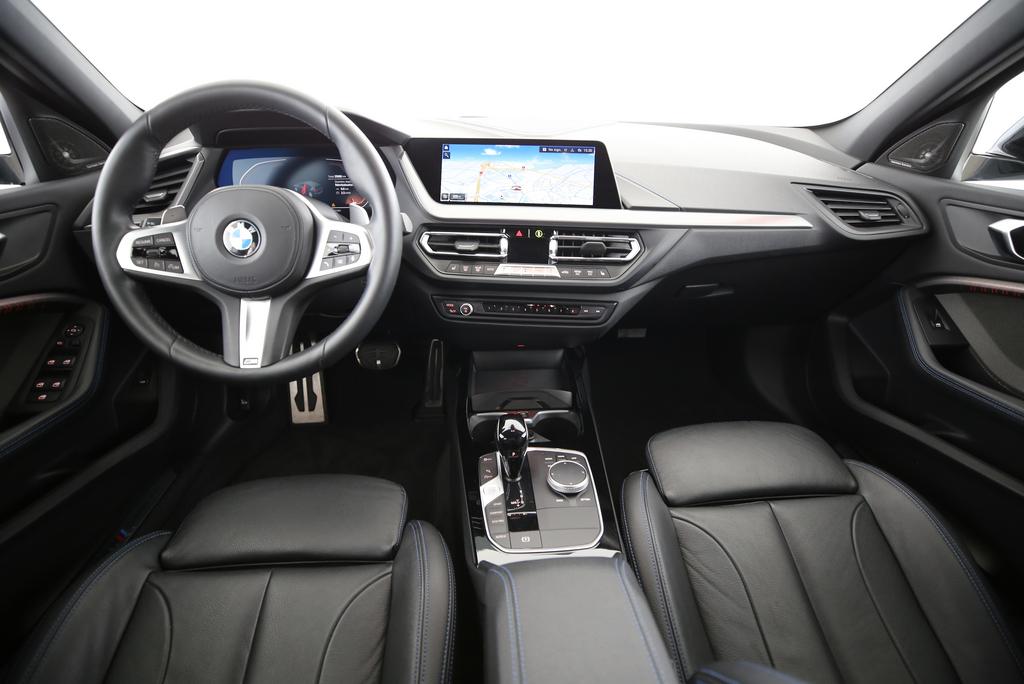 BMW 120i-image-4