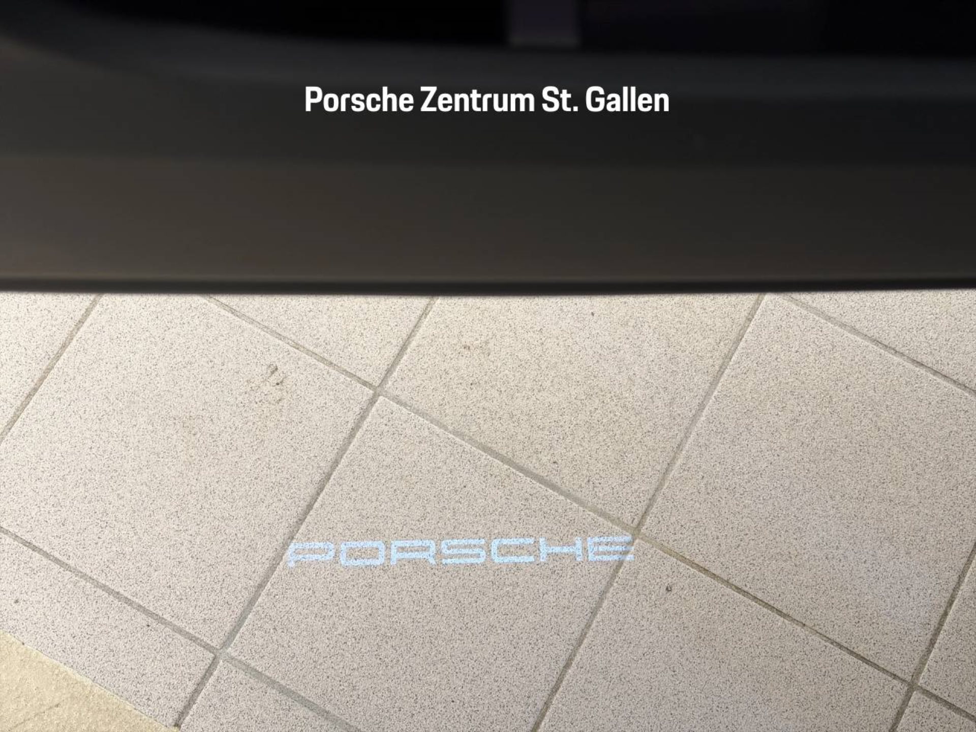 PORSCHE Cayenne E-Hybrid Coupé Black Edition-image-24