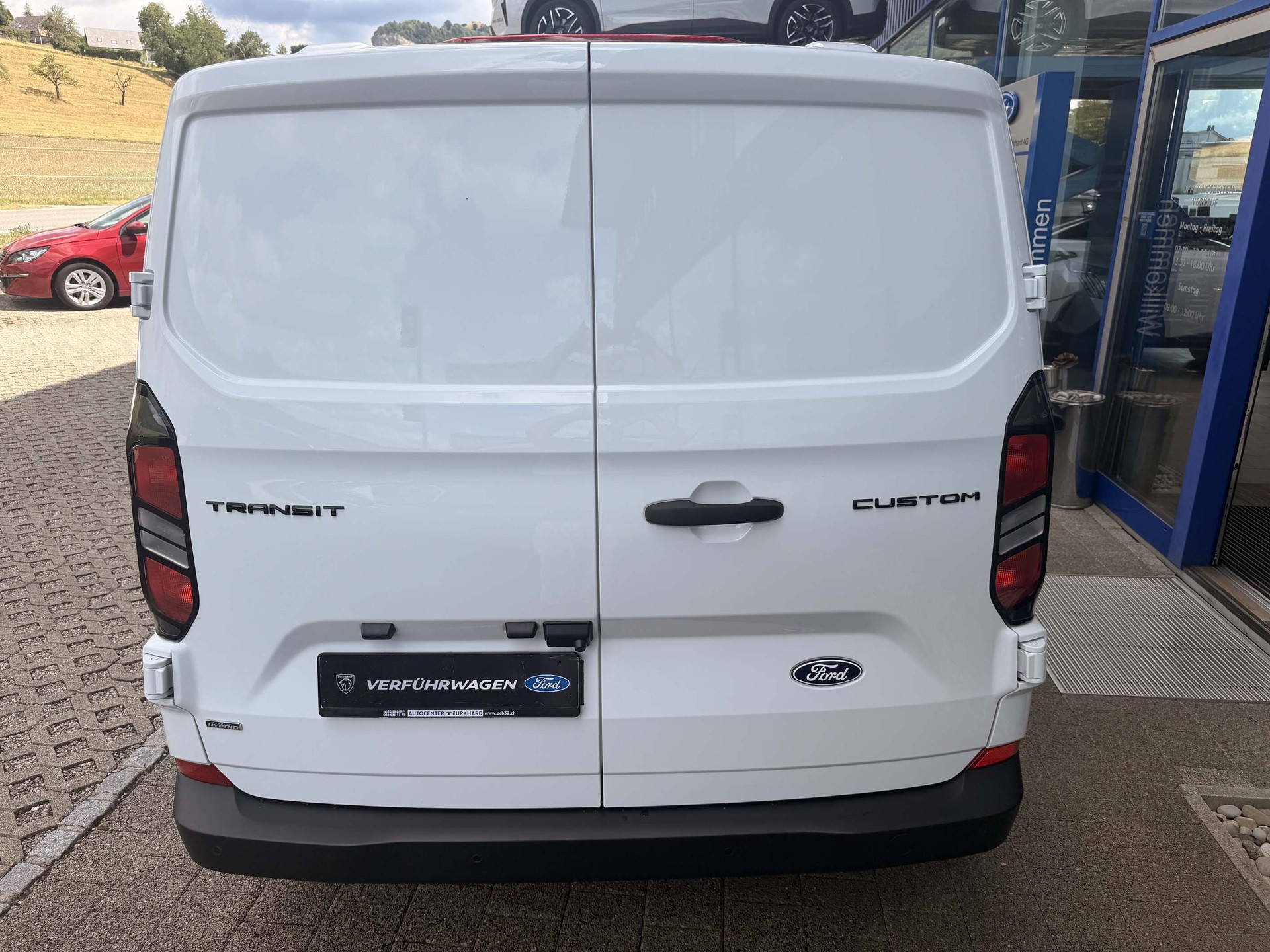 FORD Transit Custom Van 320 L1 2.5 Duratec 233 Trend PHEV-image-5