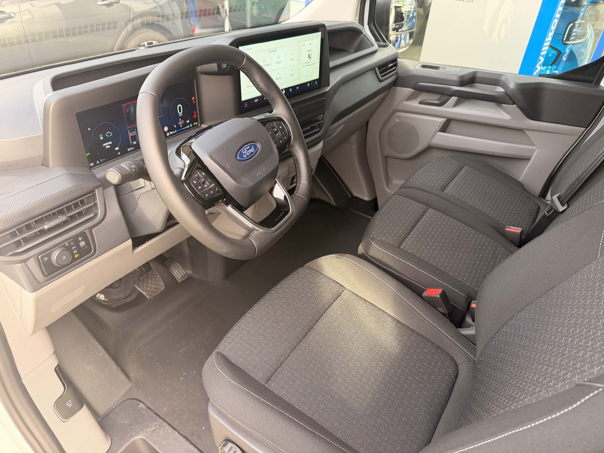 FORD Transit Custom Van 320 L1 2.5 Duratec 233 Trend PHEV-image-10