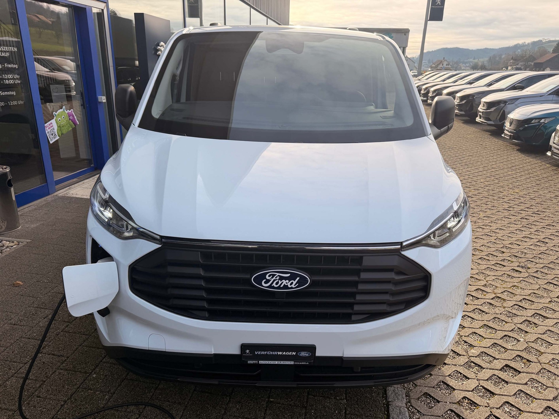FORD Transit Custom Van 320 L1 2.5 Duratec 233 Trend PHEV-image-2