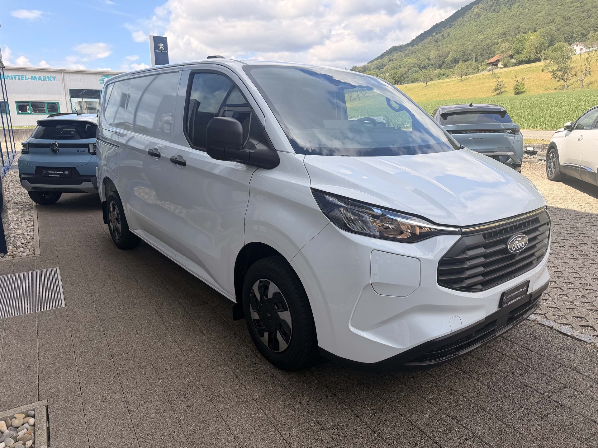 FORD Transit Custom Van 320 L1 2.5 Duratec 233 Trend PHEV-showroom-element-3