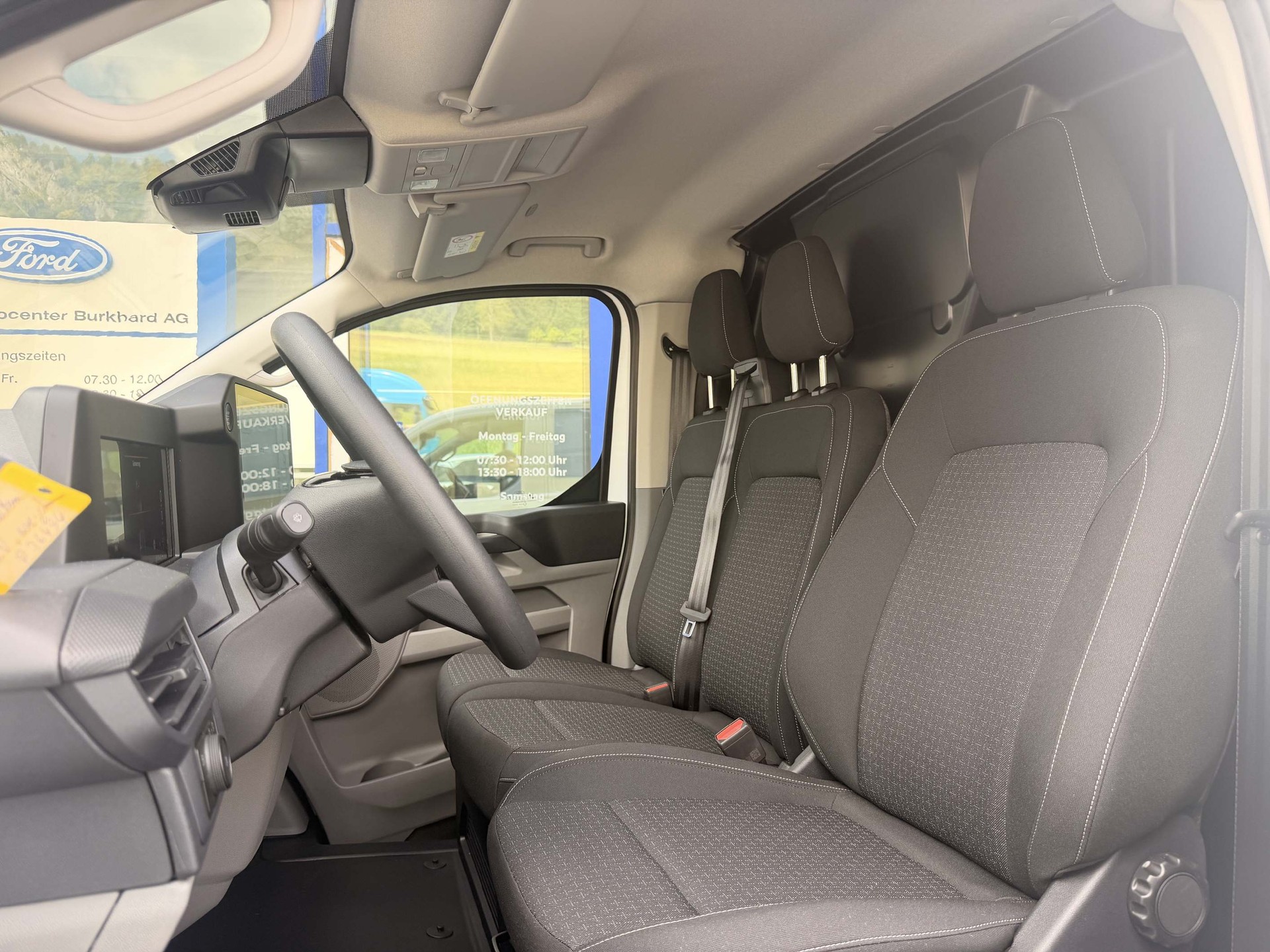 FORD Transit Custom Van 320 L1 2.5 Duratec 233 Trend PHEV-image-10