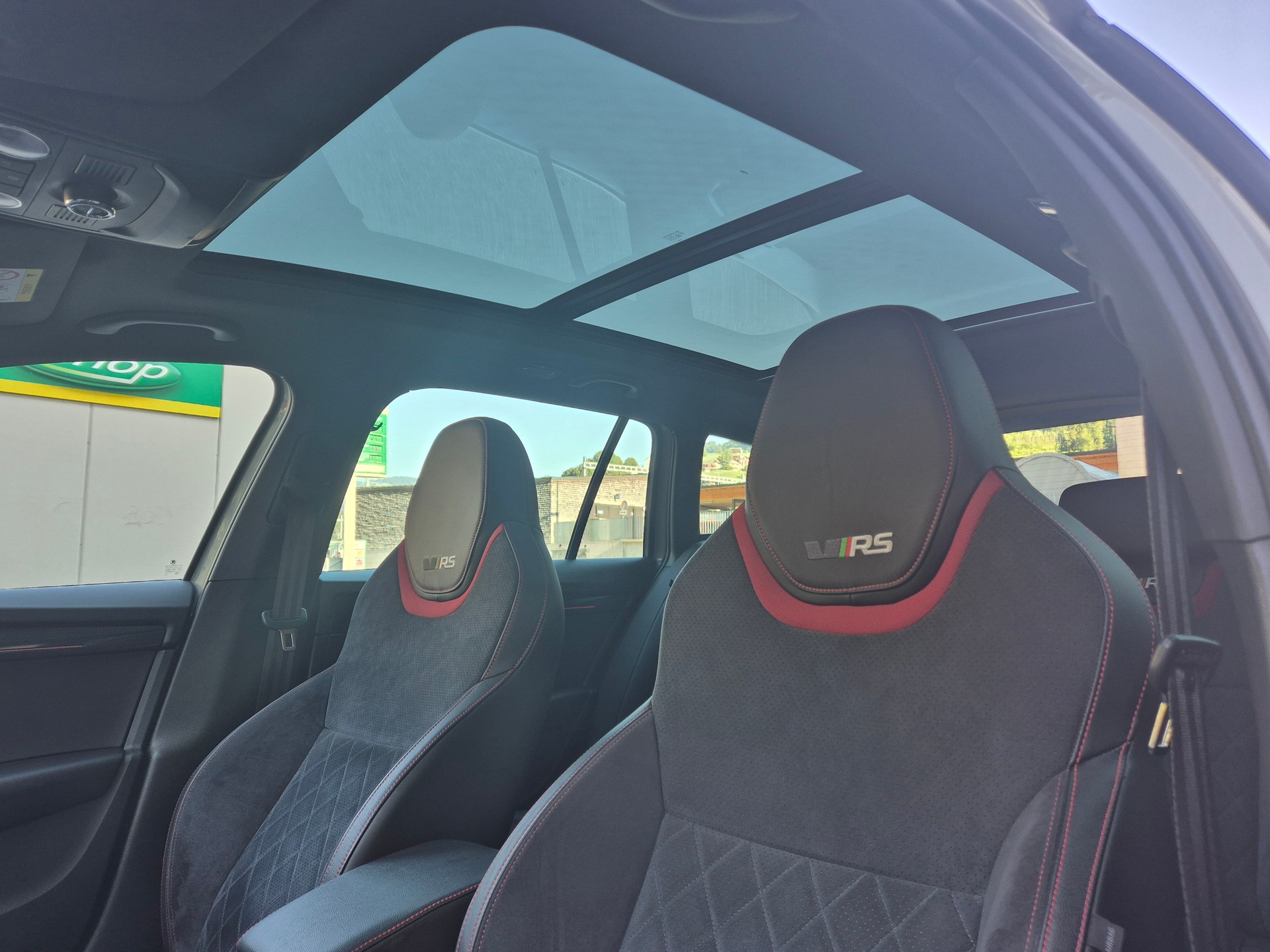 SKODA Octavia Combi 2.0 TDI RS 4x4 DSG-image-12