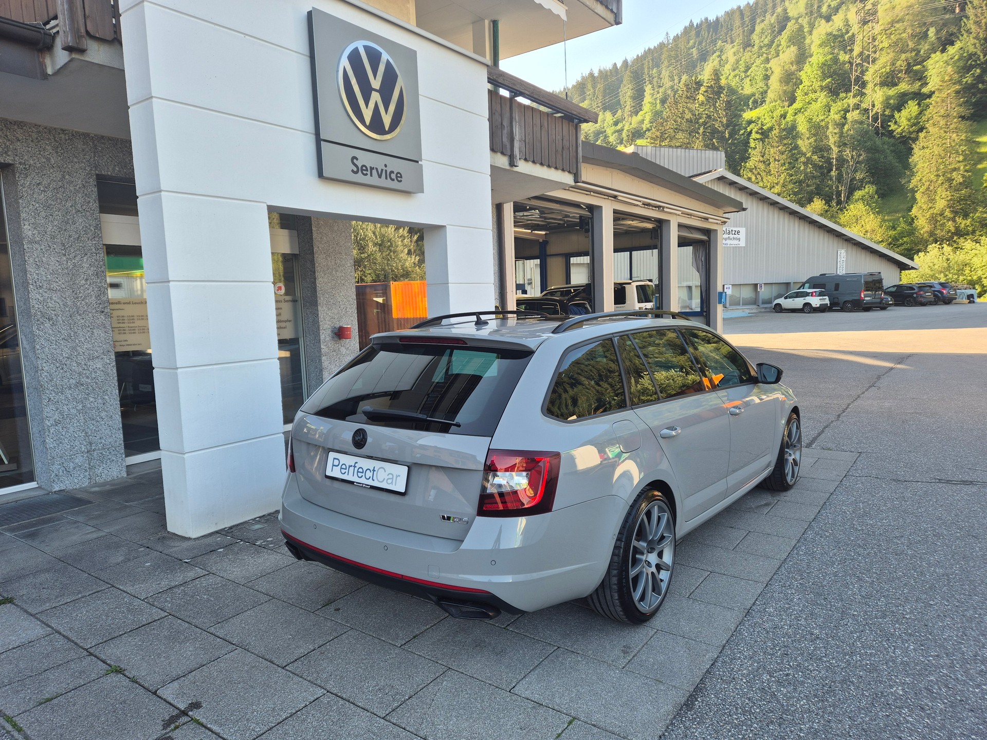 SKODA Octavia Combi 2.0 TDI RS 4x4 DSG-image-4