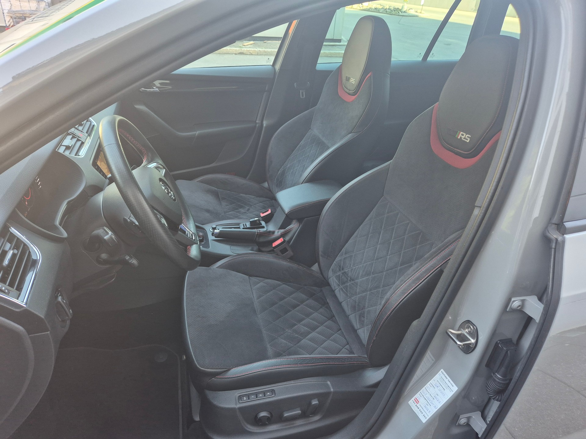 SKODA Octavia Combi 2.0 TDI RS 4x4 DSG-image-7