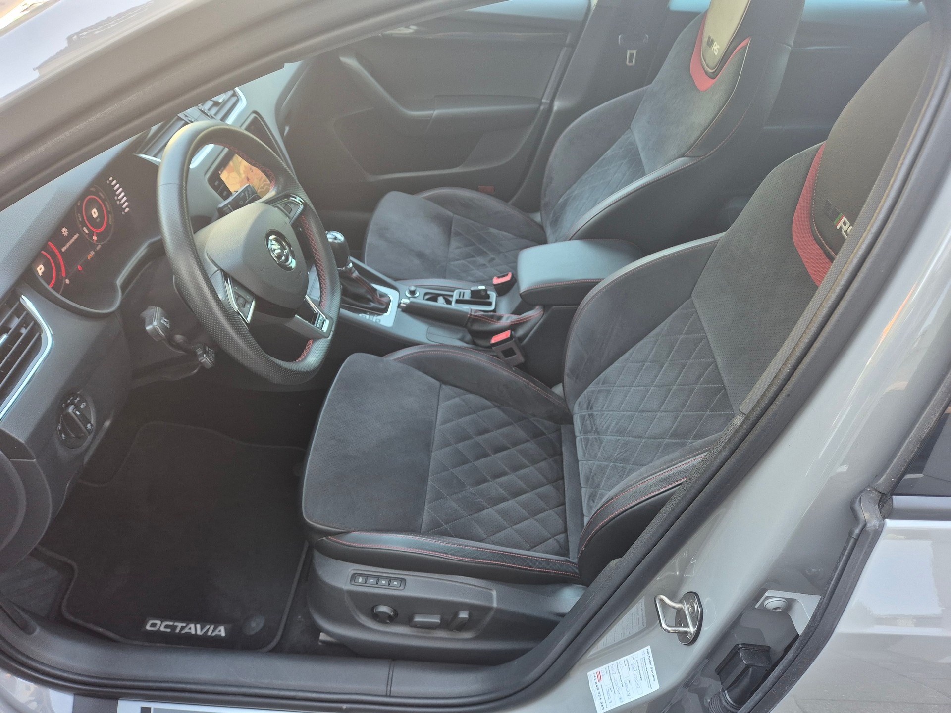 SKODA Octavia Combi 2.0 TDI RS 4x4 DSG-image-6