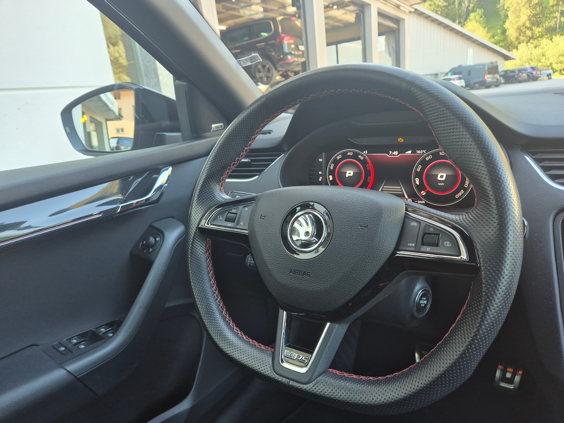 SKODA Octavia Combi 2.0 TDI RS 4x4 DSG-image-11