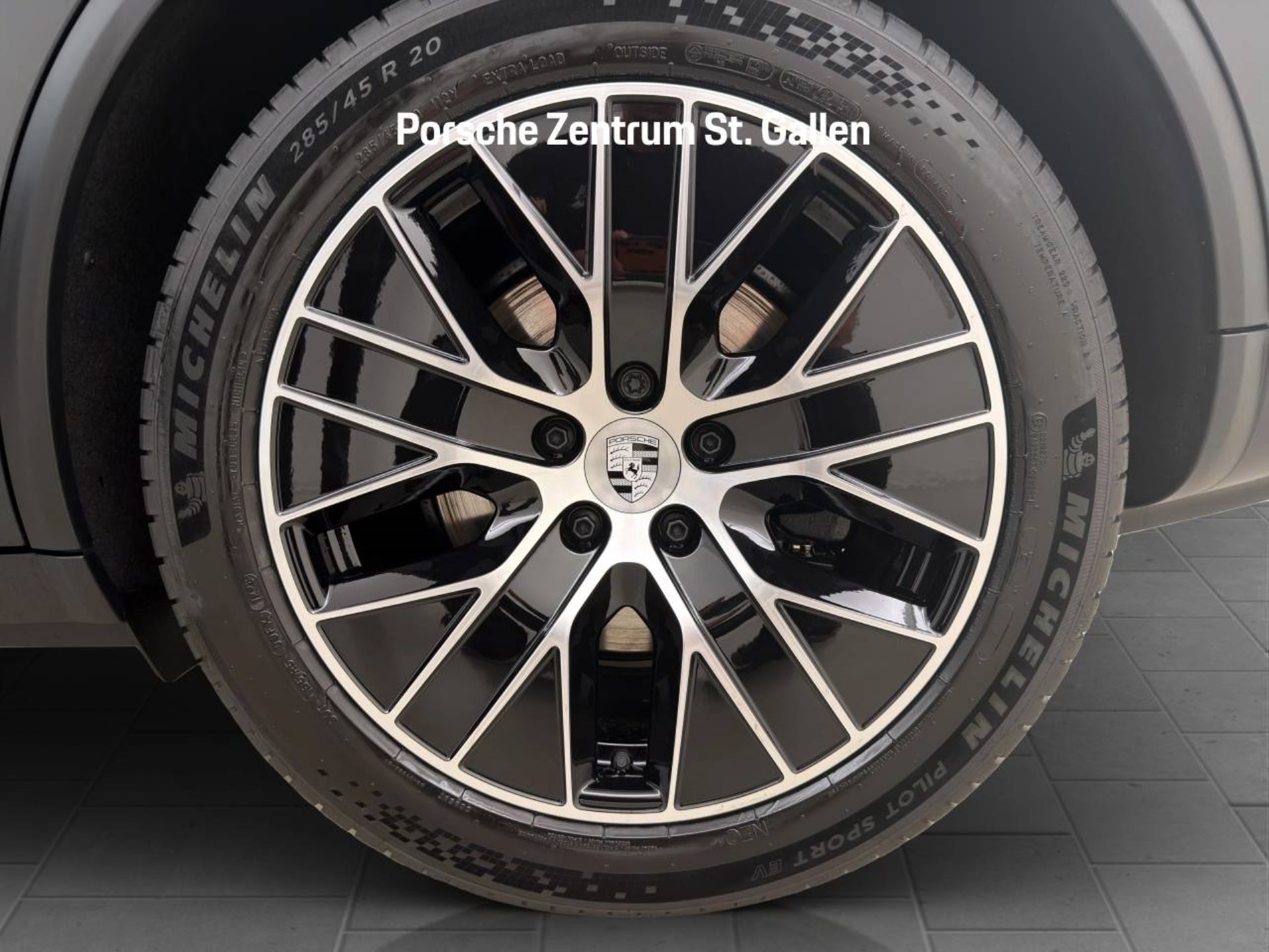 PORSCHE Macan 4-image-11