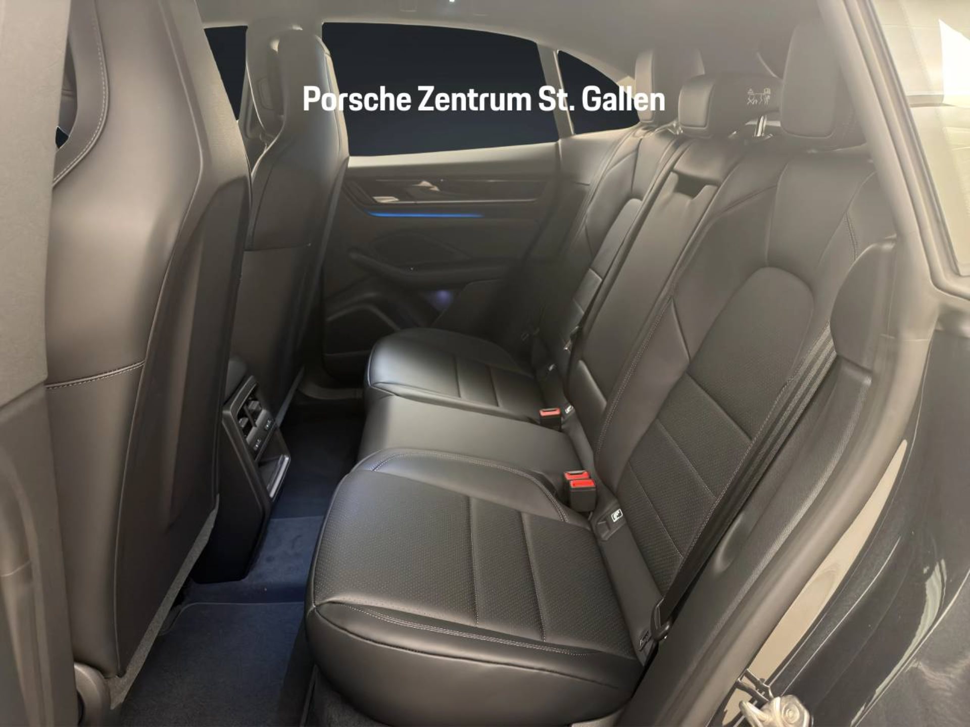 PORSCHE Macan 4-image-13